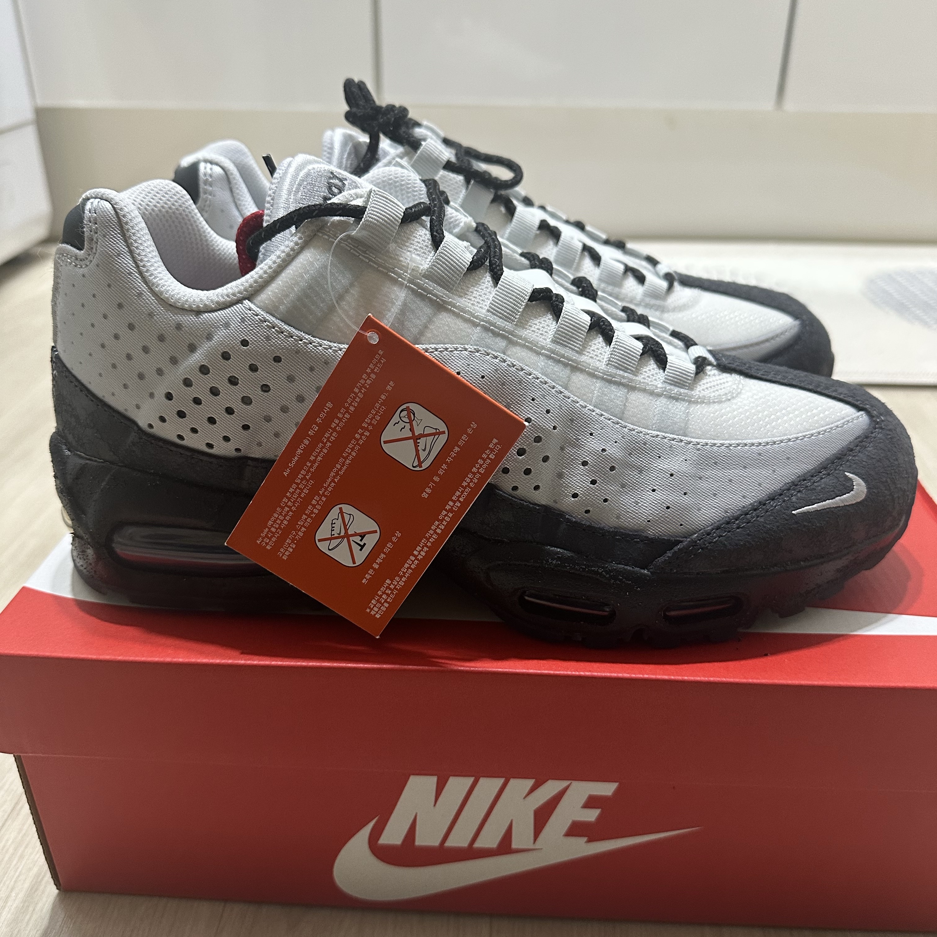 Nike Air Max 95 Big Bubble Seongsu Photon Dust Metallic Silver 착용 스타일 - 3