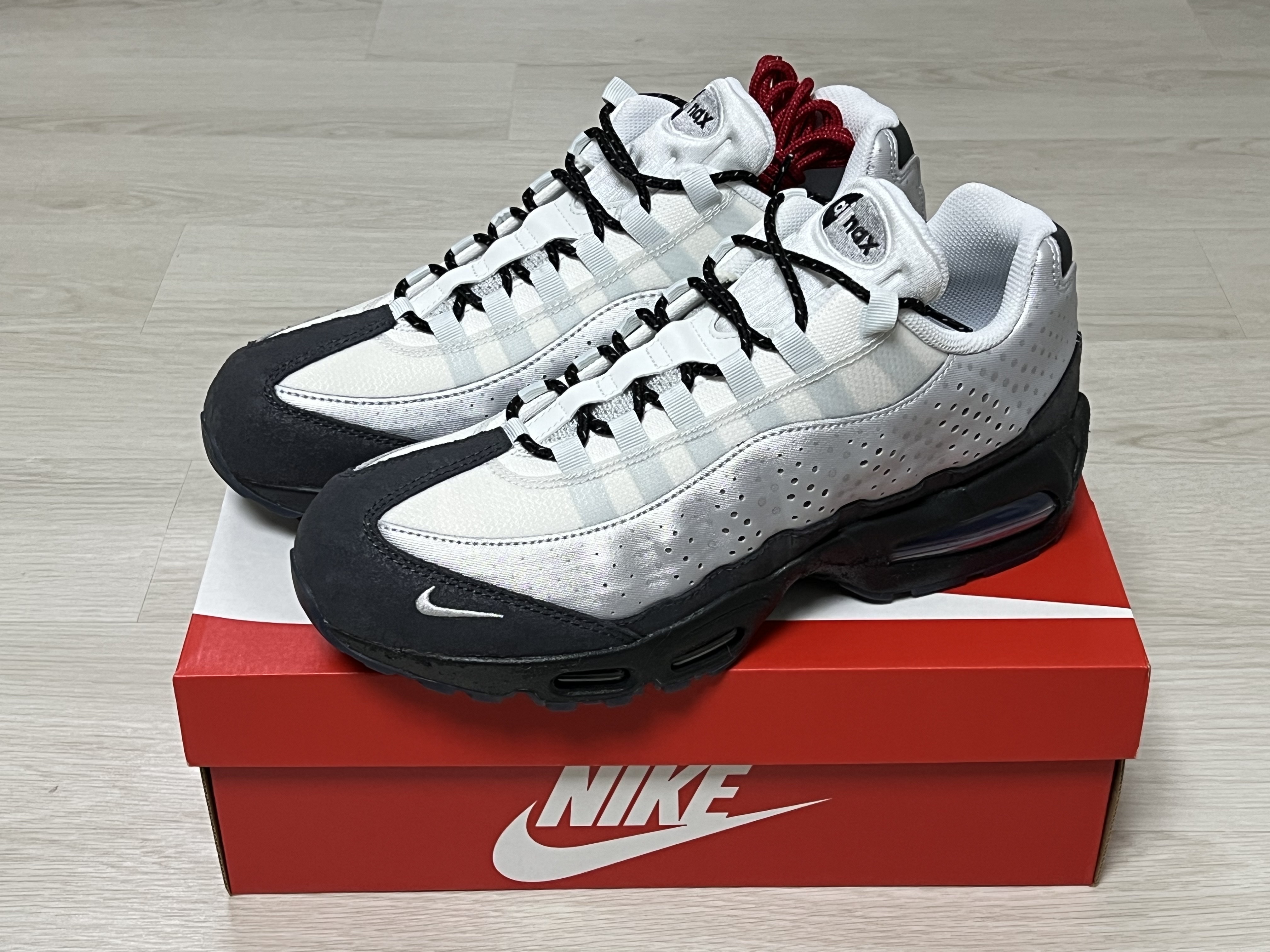 Nike Air Max 95 Big Bubble Seongsu Photon Dust Metallic Silver 착용 스타일