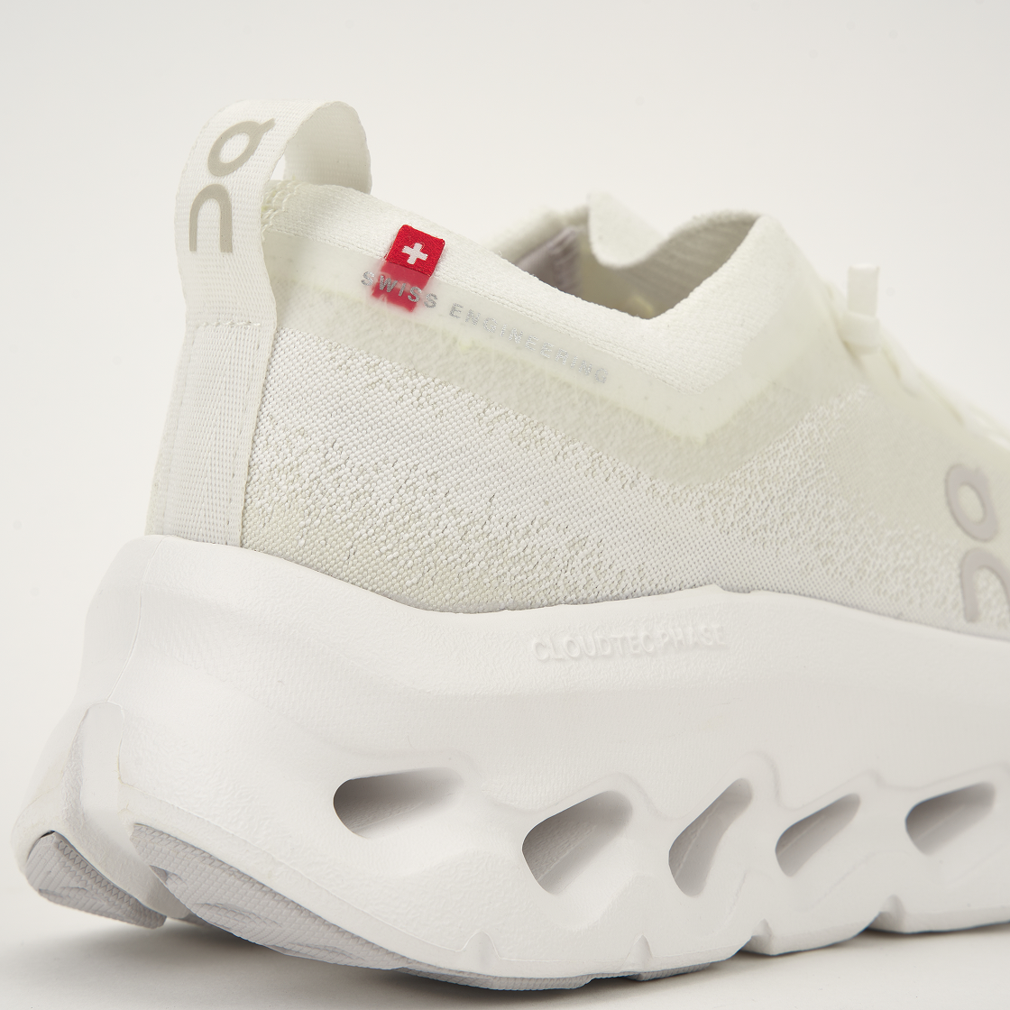 (W) 온 러닝 클라우드틸트 문 화이트 프로스트((W) On Running Cloudtilt Moon White Frost) - 8