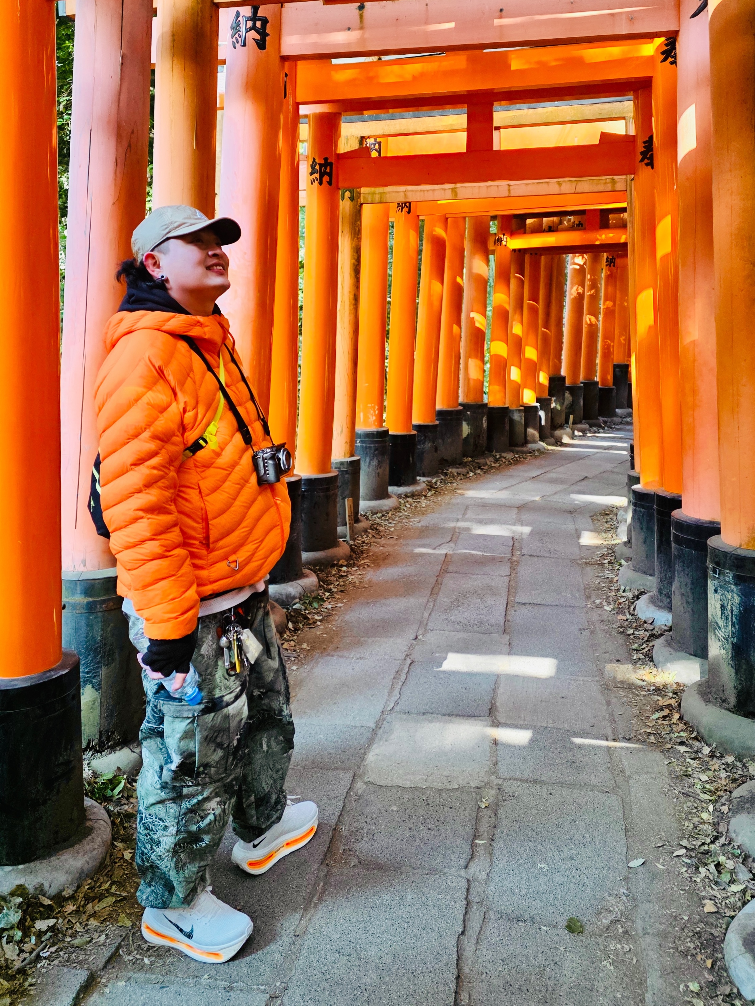 Nike ACG Lava Flow Therma-Fit ADV Jacket Safety Orange Summit White - Asia, Nike ACG Smith Summit Allover Print Cargo Pants Oil Green - Asia 착용 스타일