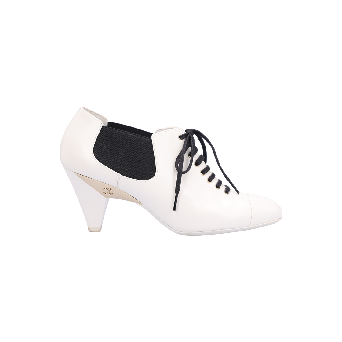 ITLFGFJV9TW8 Chanel G38715 Lace-Up Ankle Boots in Shiny Calfskin - White/Black, Size 36.5
