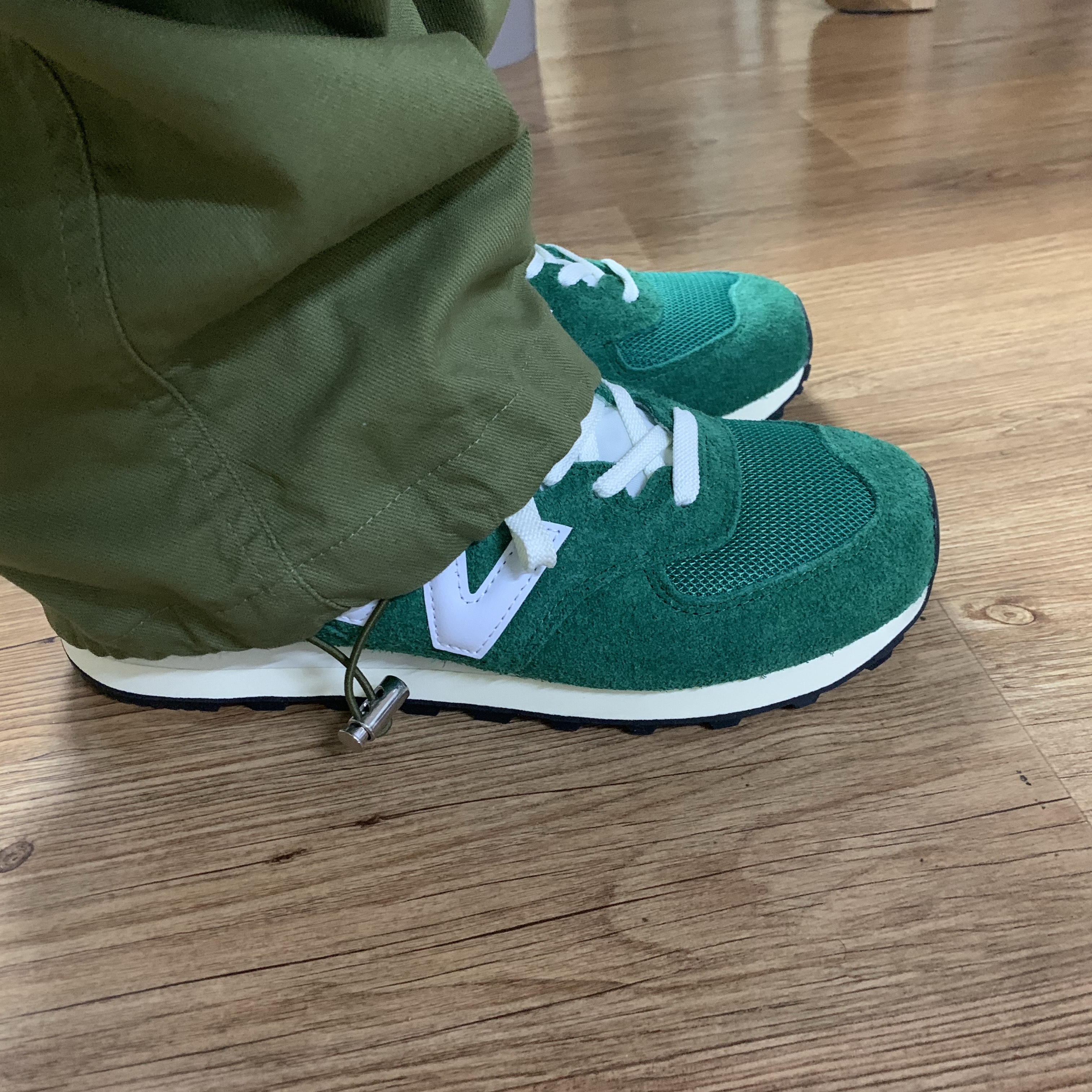New Balance 574 Heritage Grass Green 착용 스타일 - 3