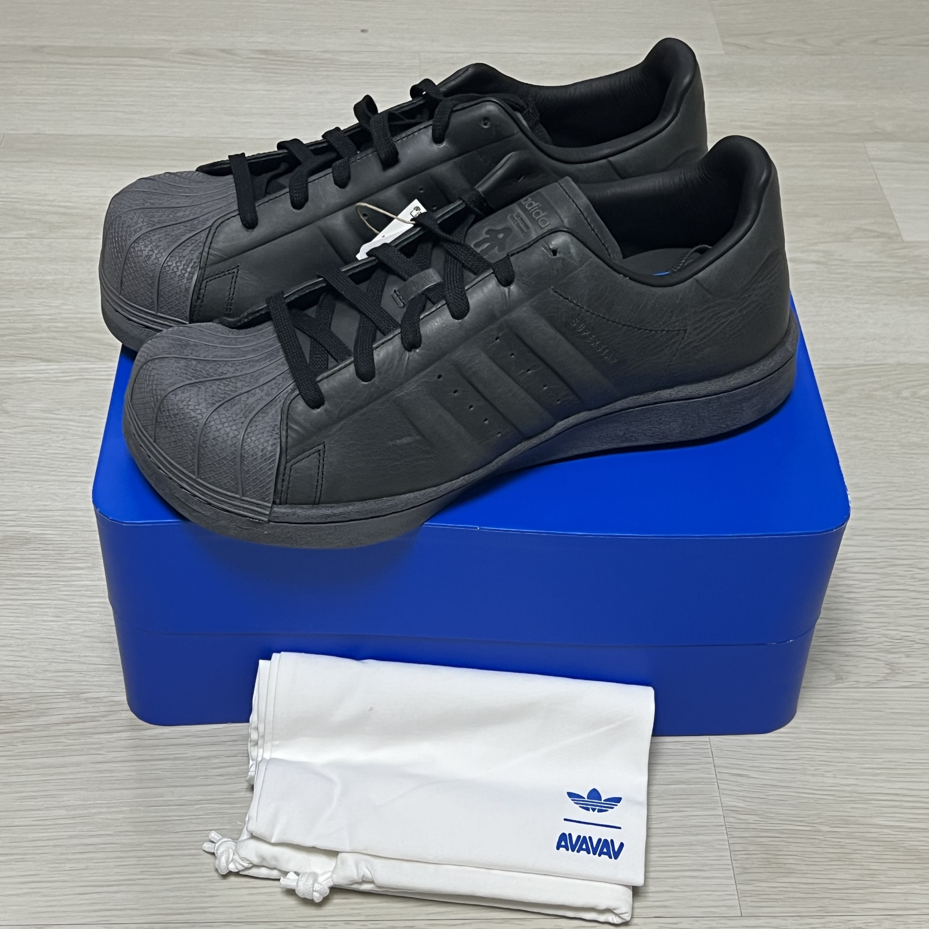 (W) Adidas x Avavav Superstar Grey Carbon 착용 스타일