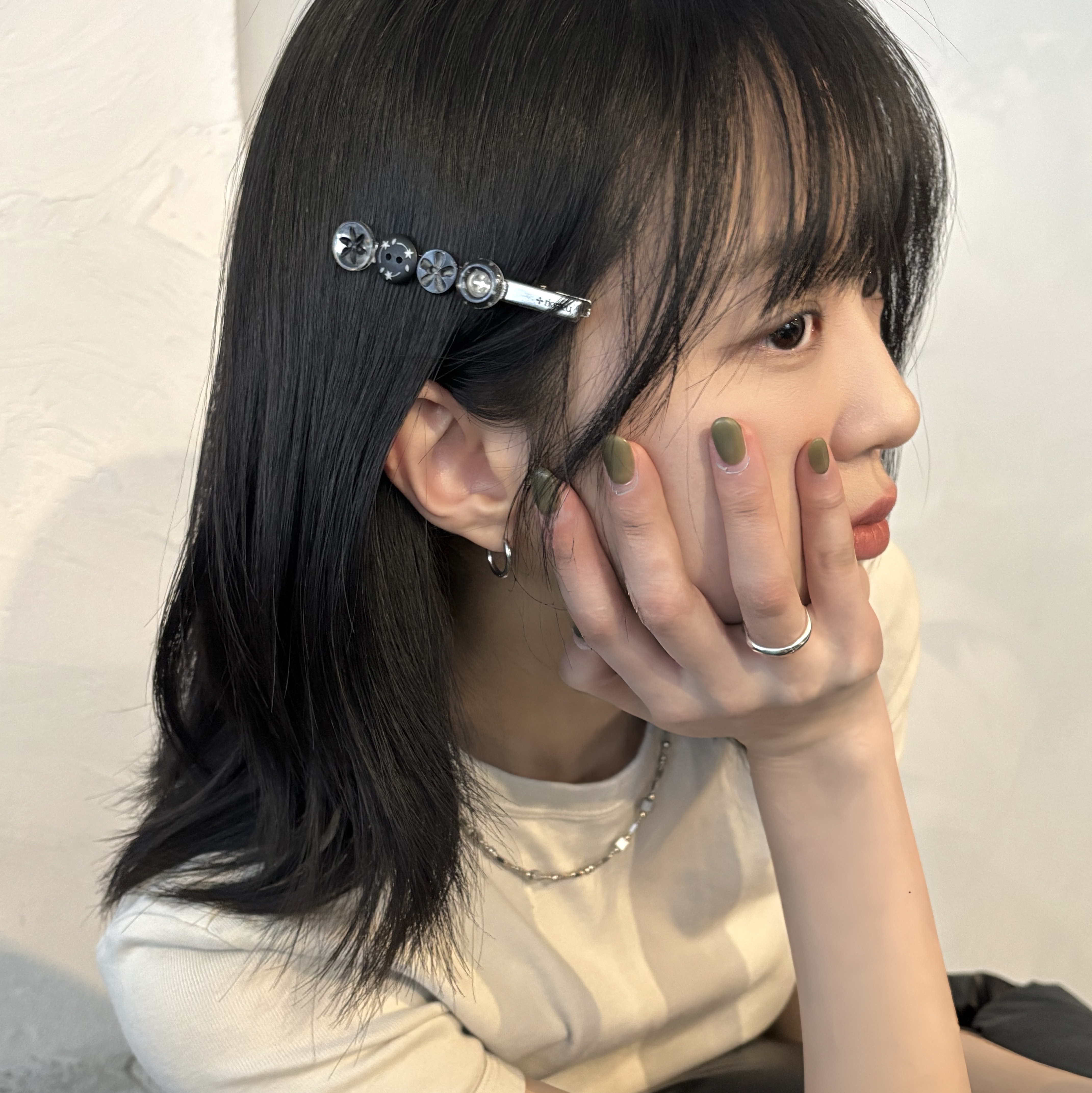 Riomeu Floss Button Hairpin, Riomeu Silver Atypical Necklace 착용 스타일