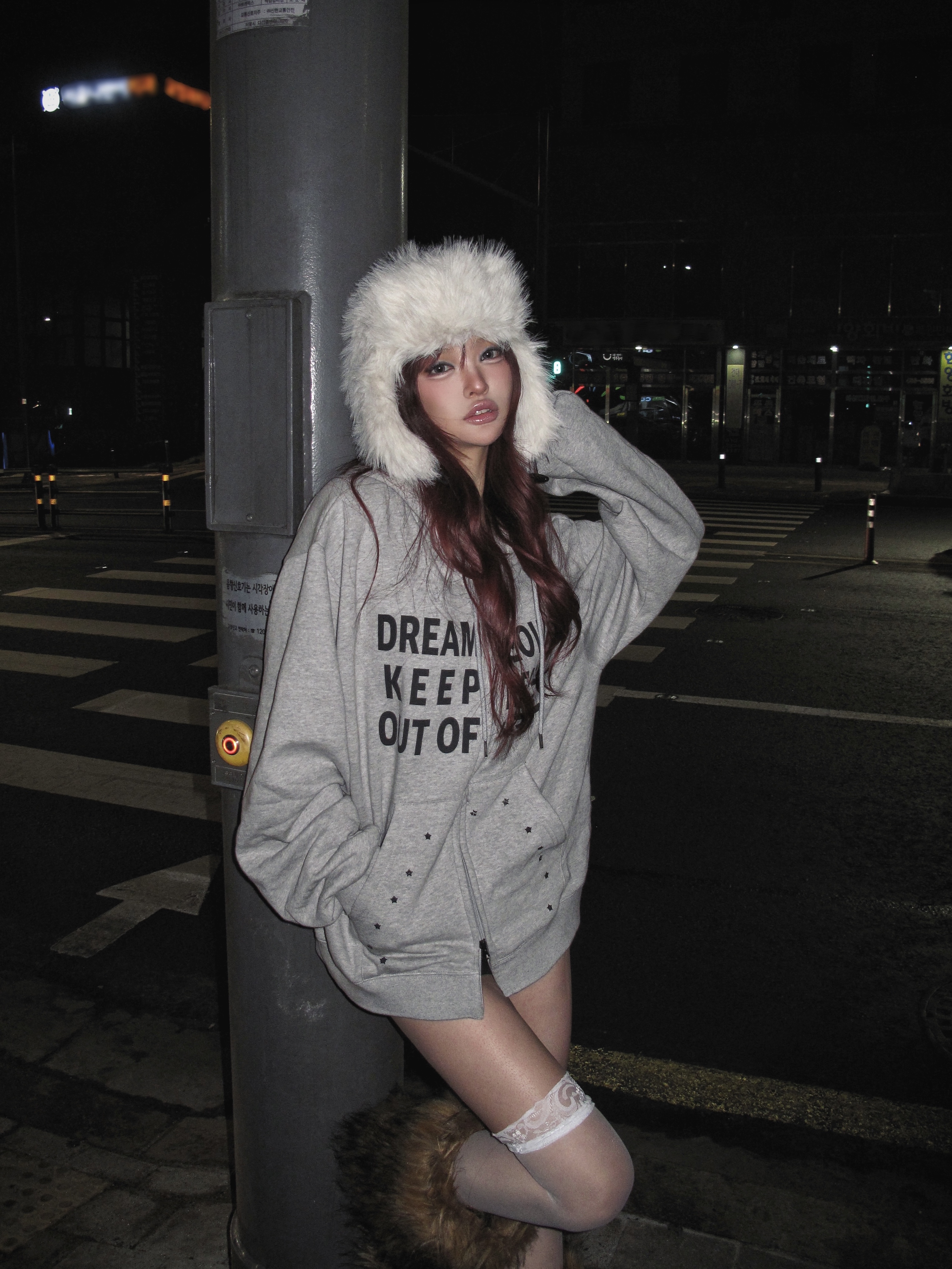 SLOW RECORD HOUSE Typo Star Hood Zip-Up Grey 착용 스타일 - 5