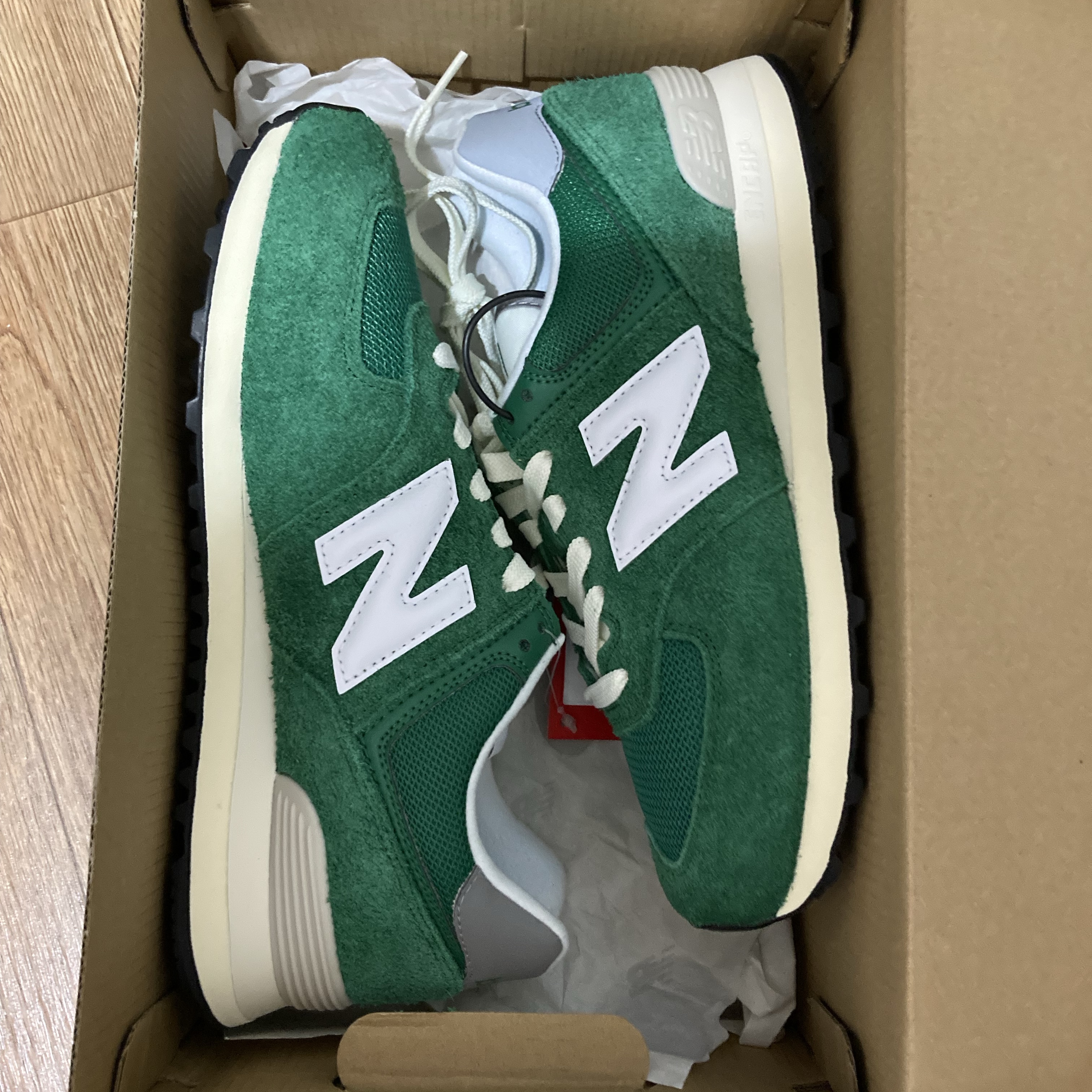 New Balance 574 Heritage Grass Green 착용 스타일 - 2