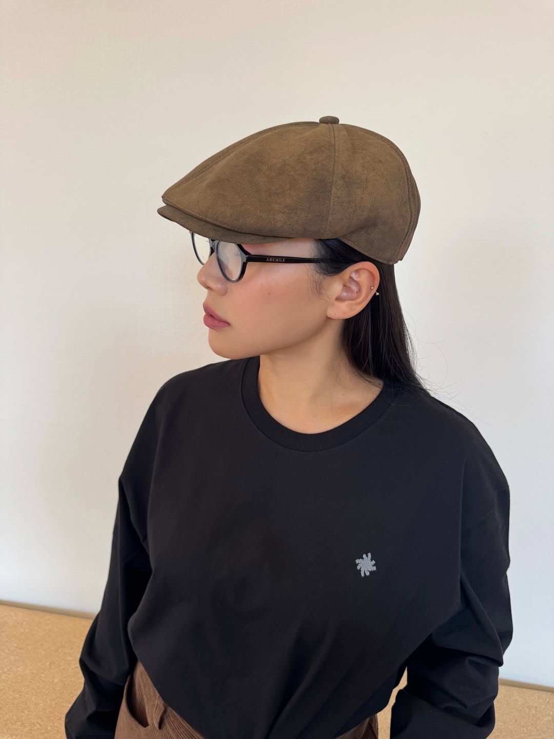 SLOW RECORD HOUSE Fingerhole Crop Long Sleeve Black 착용 스타일 - 4