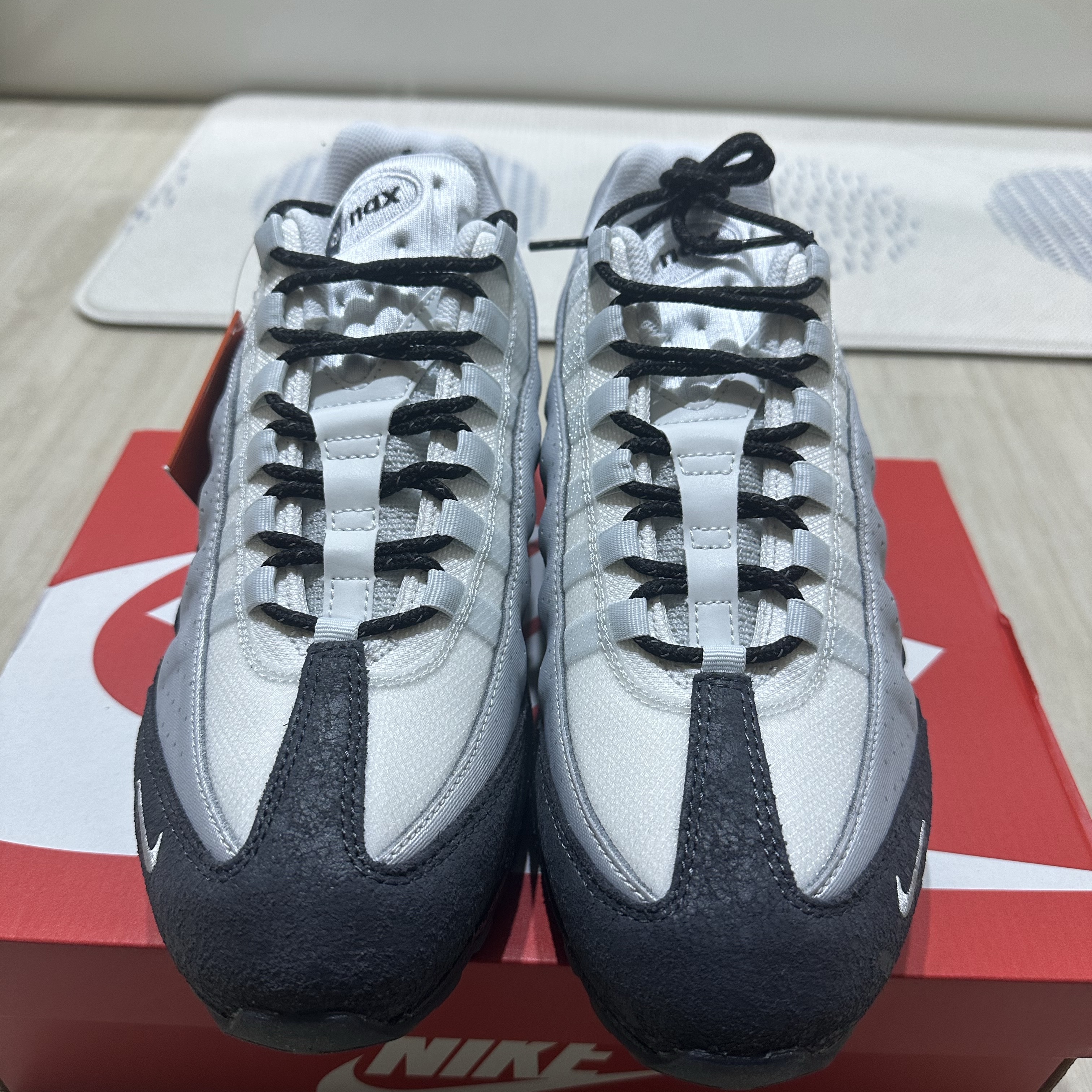 Nike Air Max 95 Big Bubble Seongsu Photon Dust Metallic Silver 착용 스타일 - 4