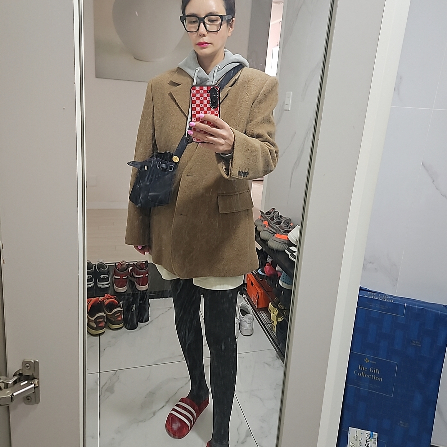 AMI De Coeur Hoodie Heather Grey, Hermes Herbag Zip 20 Bag Retourne Military Canvas Hunter Cowhide & Gold Noir Noir 착용 스타일 - 2