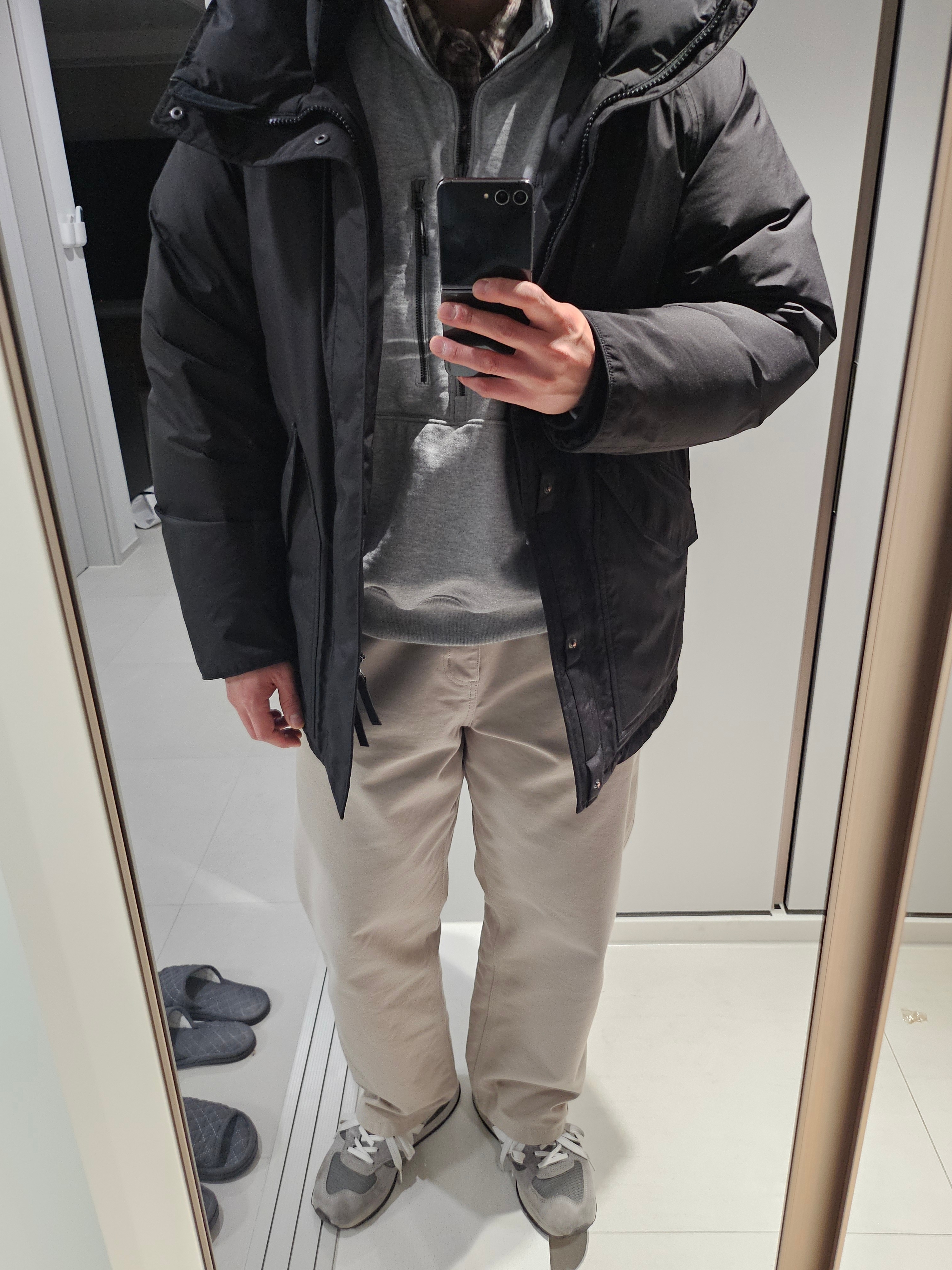 Nanamica Gore-Tex Down Coat Black, New Balance 990v1 Made in USA Grey White 착용 스타일 - 1