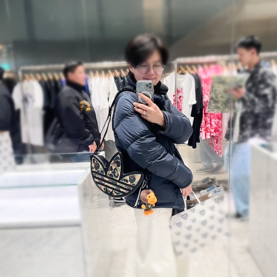 Adidas x BAPE Trefoil Shoulder Bag Black 착용 스타일