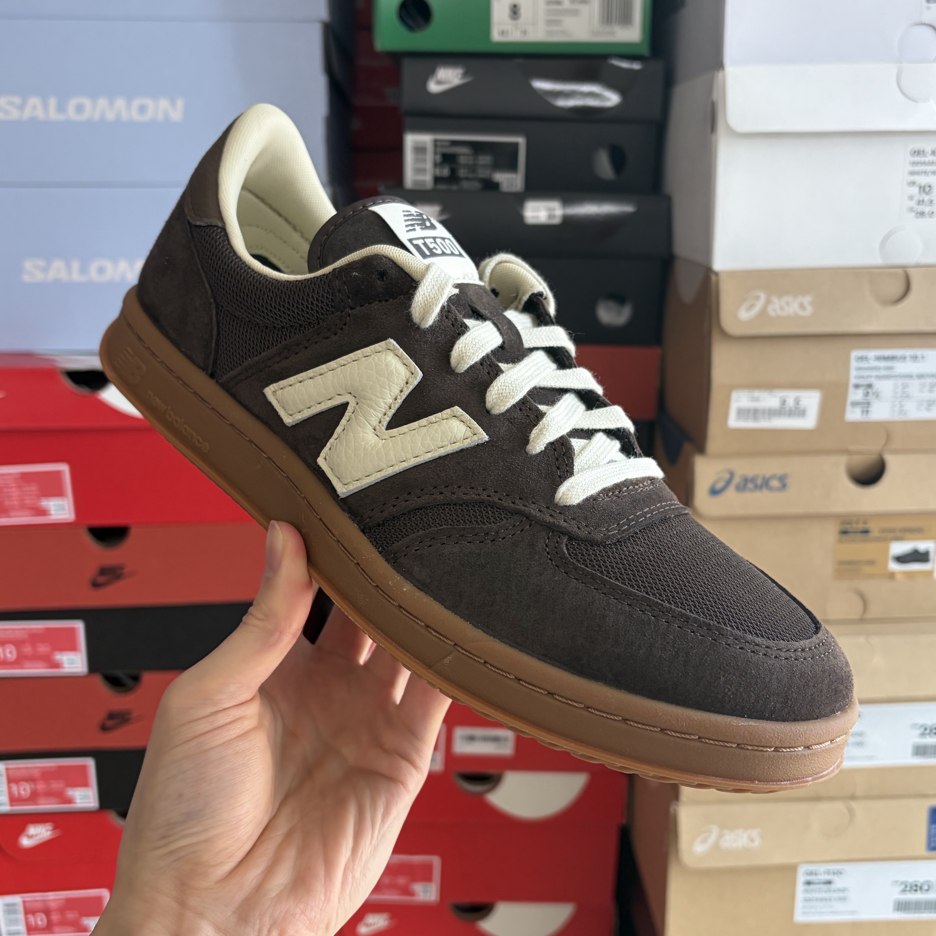 New Balance x Auralee CT500 Vintage Brown Cream 착용 스타일 - 1