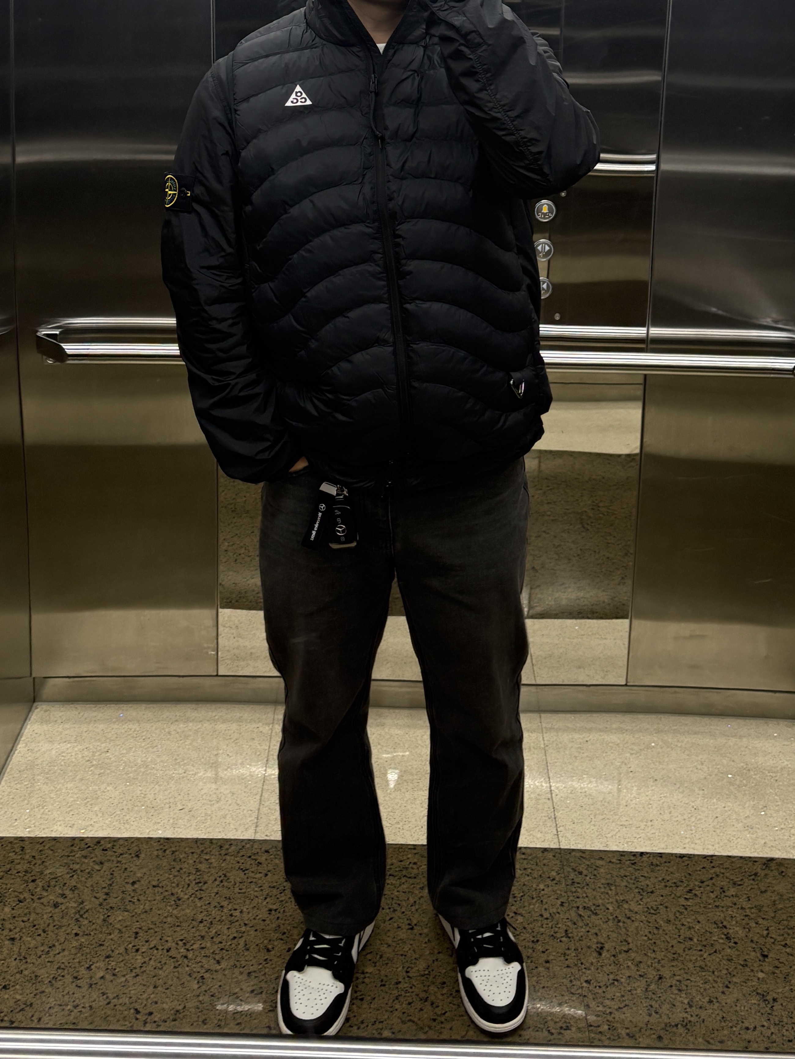 Nike ACG Lava Flow Therma-Fit ADV Vest Black Summit White - Asia, Stone Island 10523 Garment Dyed Crinkle Reps Overshirt Black - 21FW 착용 스타일