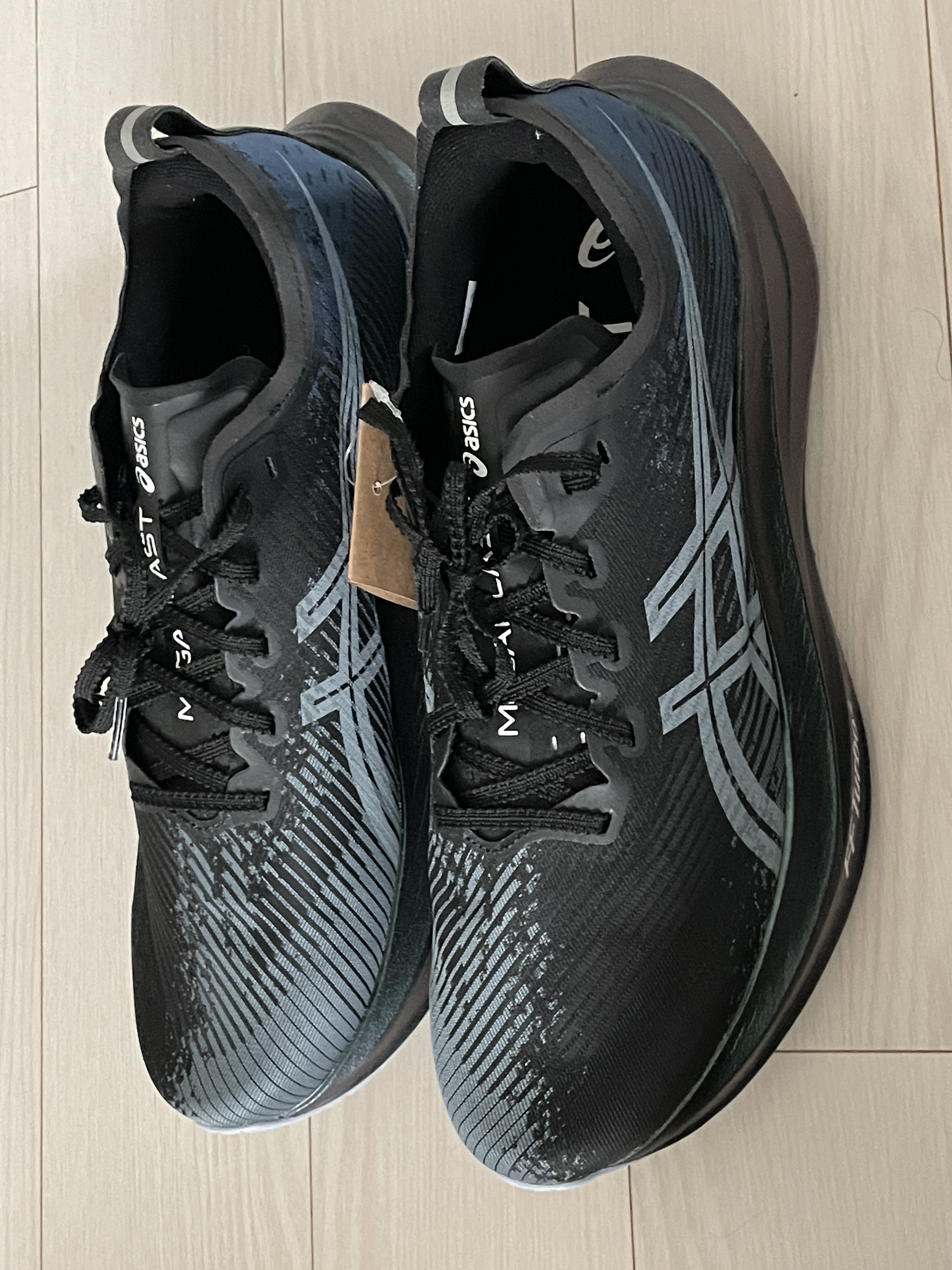 Asics Megablast Black White 착용 스타일