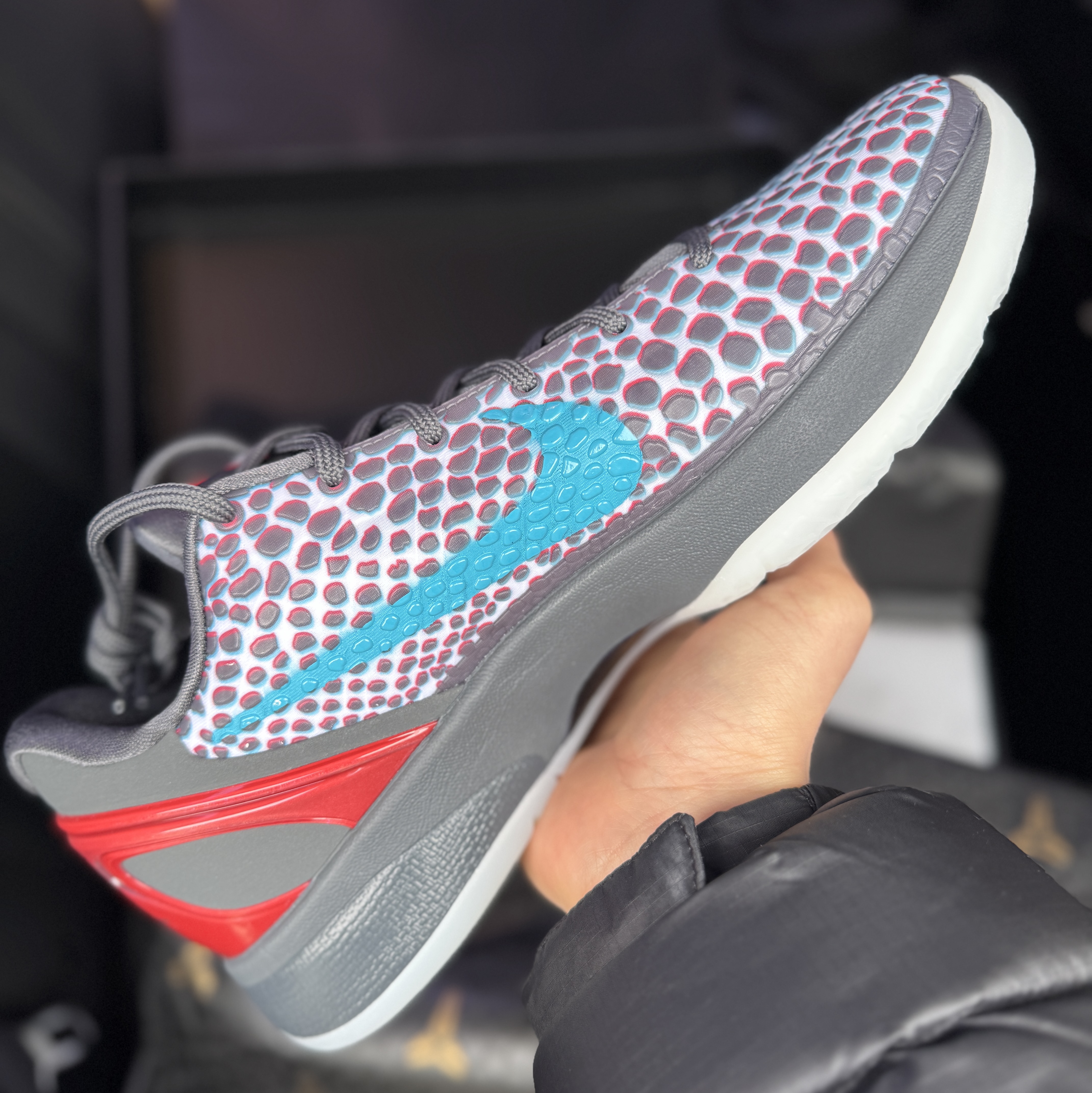 Nike Kobe 6 Protro 3D Dark Grey Chlorine Blue 착용 스타일 - 2