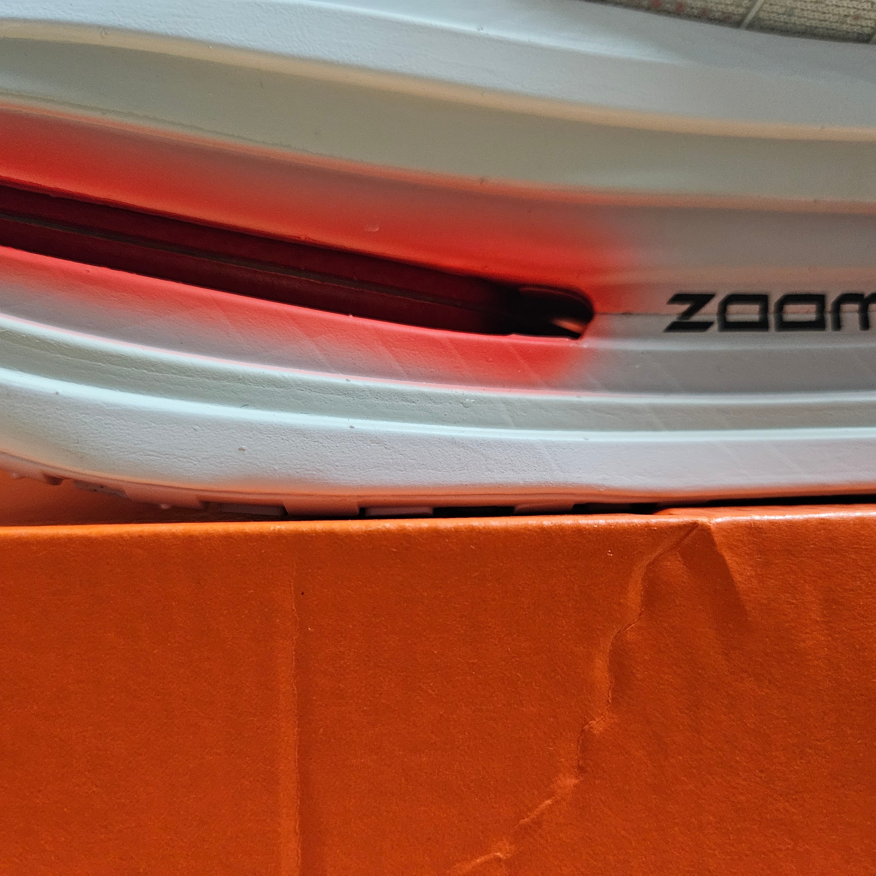 Nike Vomero Premium White Bright Crimson 착용 스타일 - 10