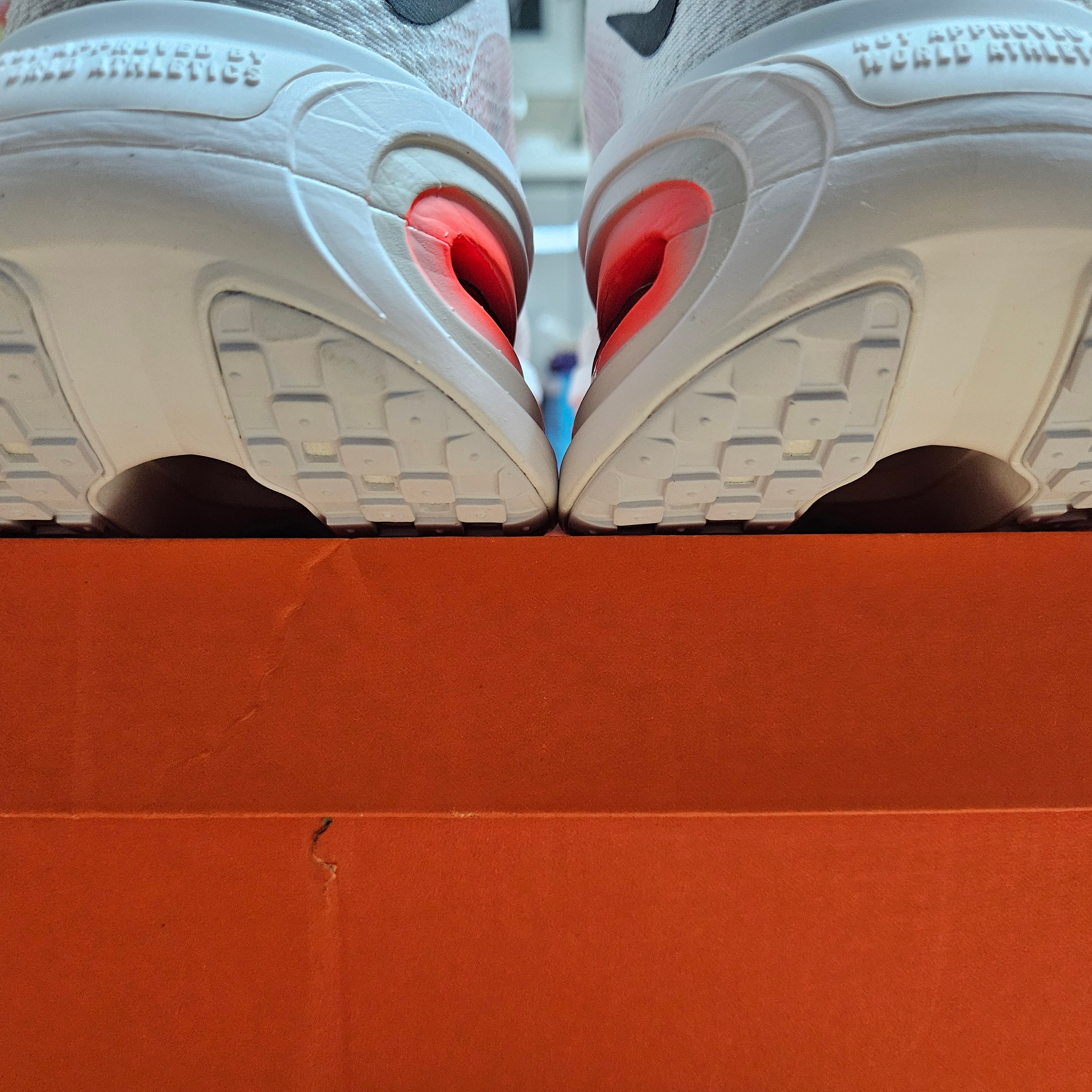 Nike Vomero Premium White Bright Crimson 착용 스타일 - 7
