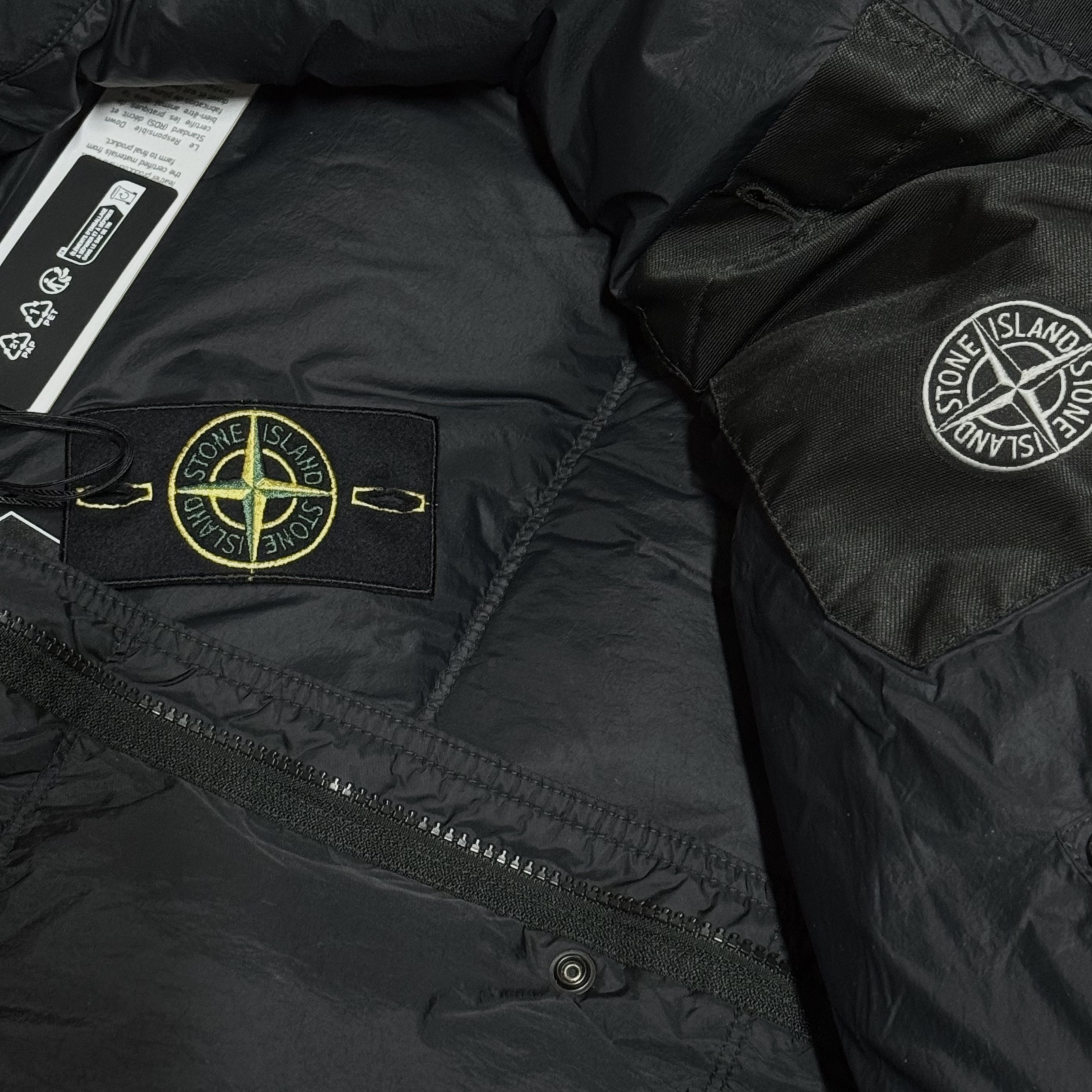 Stone Island 4100010 Crinkle Reps NY Recycled Nylon Down Jacket with Wind Resistant Black - 25FW 착용 스타일 - 1
