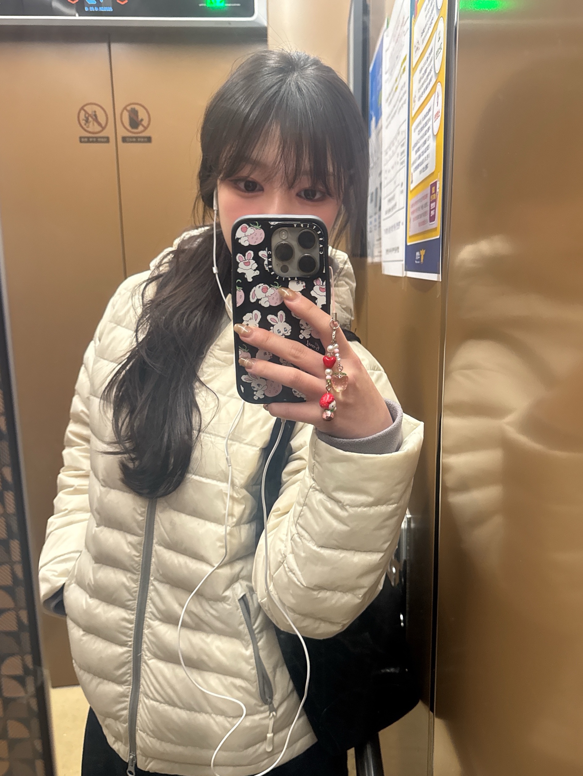 AEAE Symbol Light Down Jacket Cream 착용 스타일
