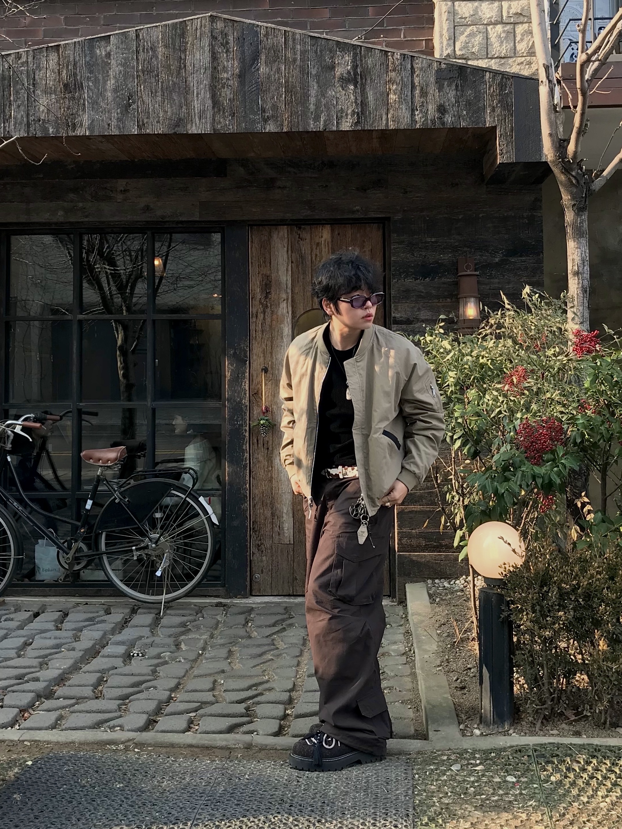 Flavorism VTG Washed Cargo Pants Washed Dark Brown, Libertiworko Librta Black 착용 스타일 - 1