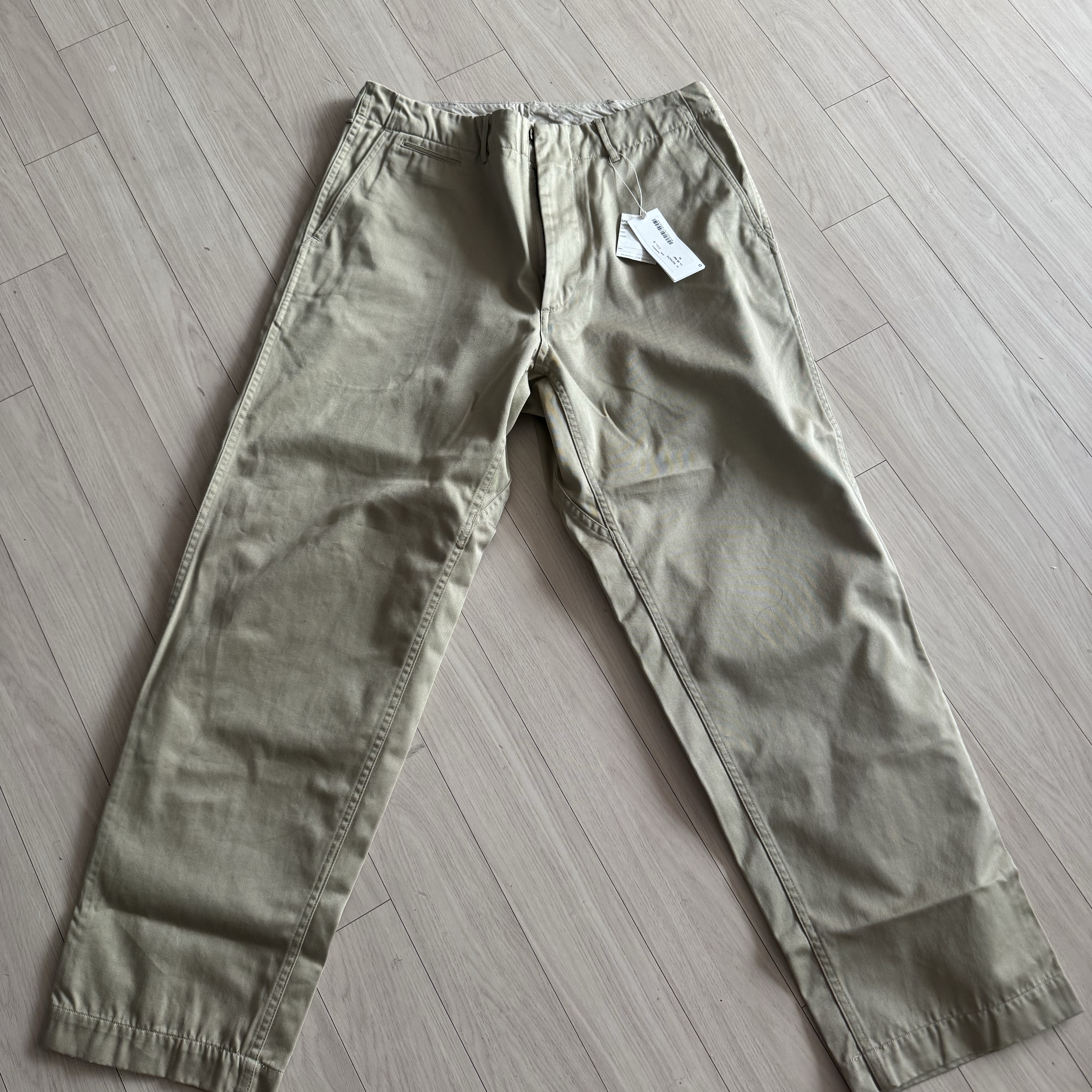Nanamica Wide Chino Pants Khaki 착용 스타일
