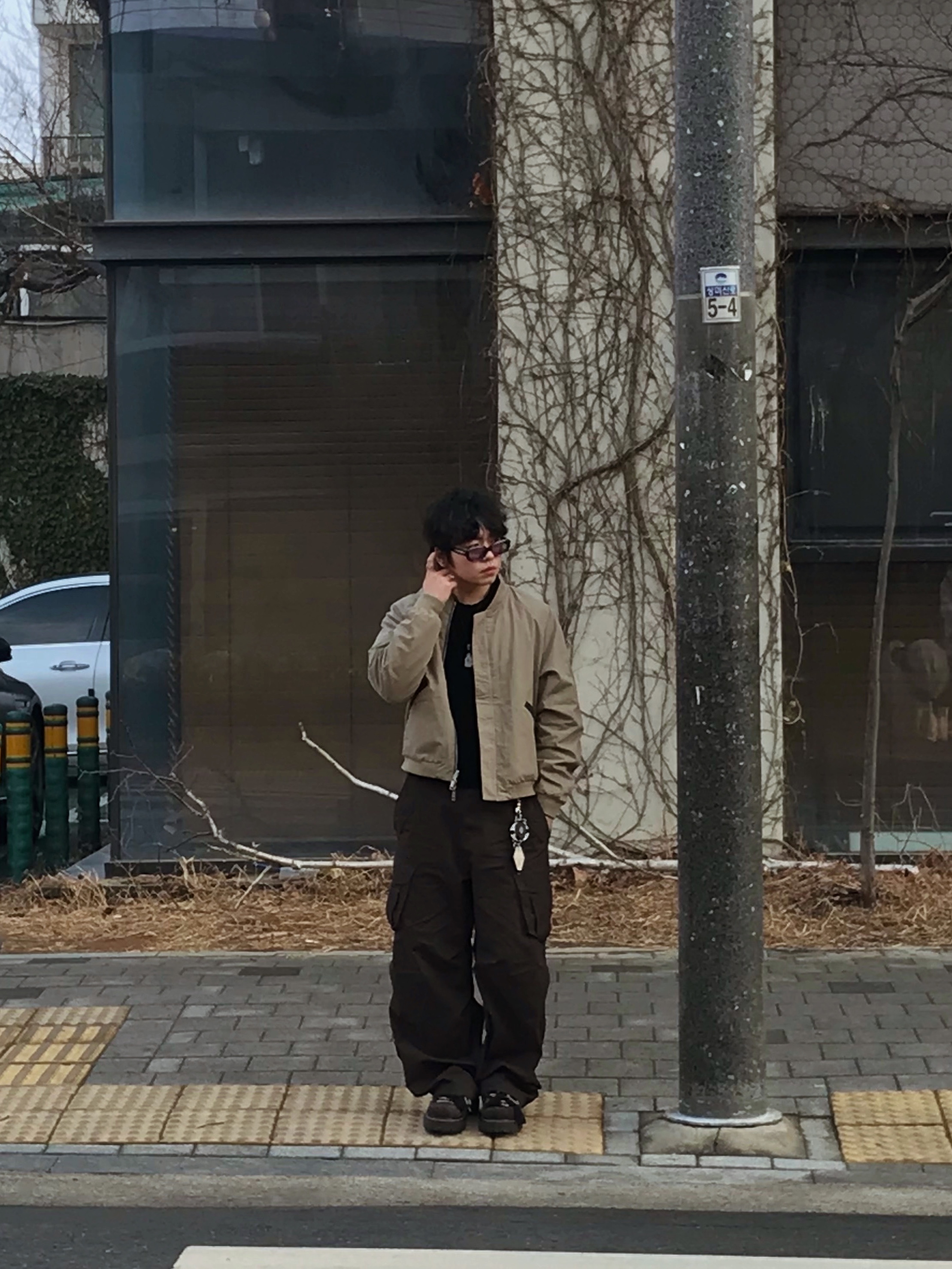 Flavorism VTG Washed Cargo Pants Washed Dark Brown, Libertiworko Librta Black 착용 스타일 - 6