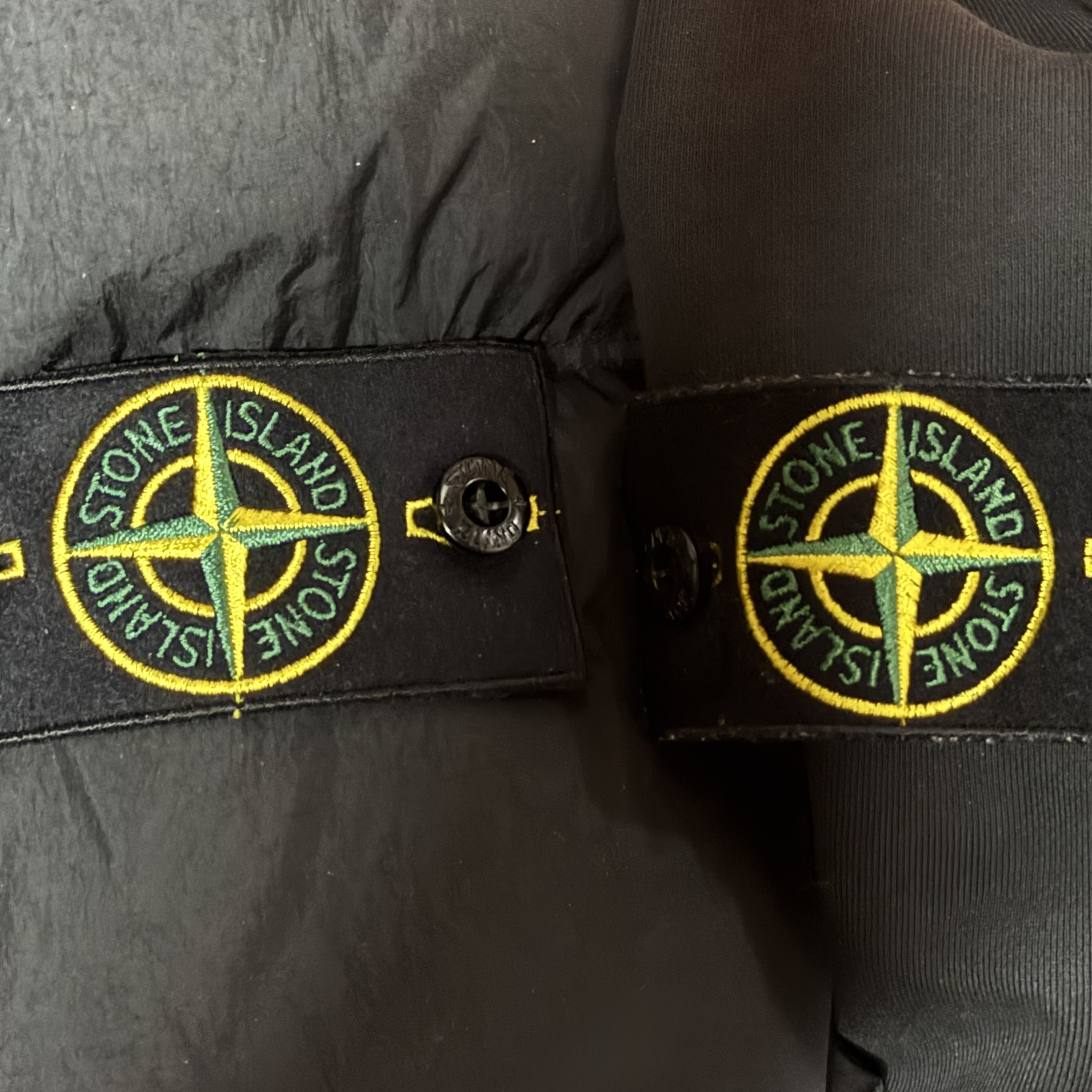 Stone Island 4100010 Crinkle Reps NY Recycled Nylon Down Jacket with Wind Resistant Black - 25FW 착용 스타일 - 4