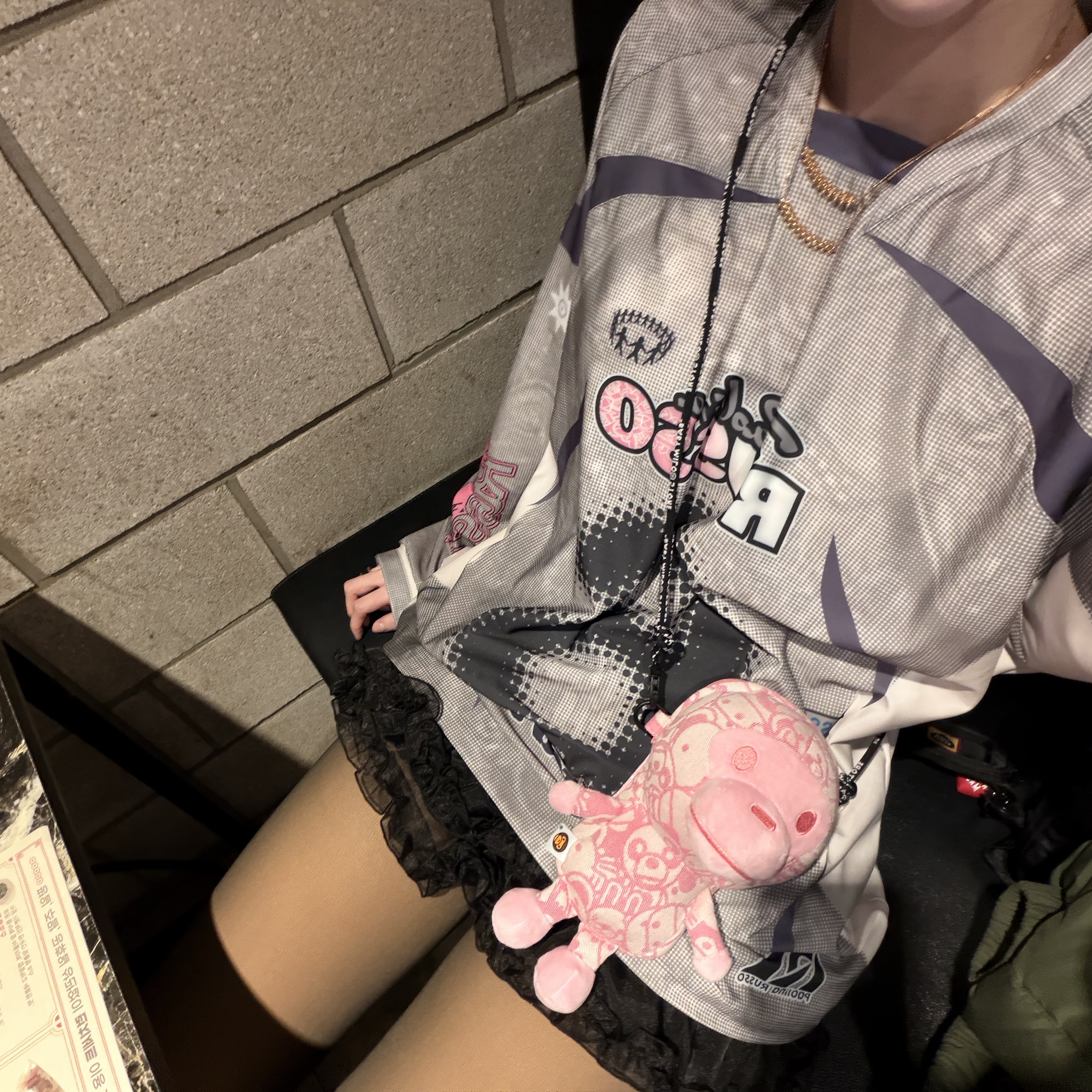 BAPE Baby Milo Mobile Bag #1 Pink 착용 스타일