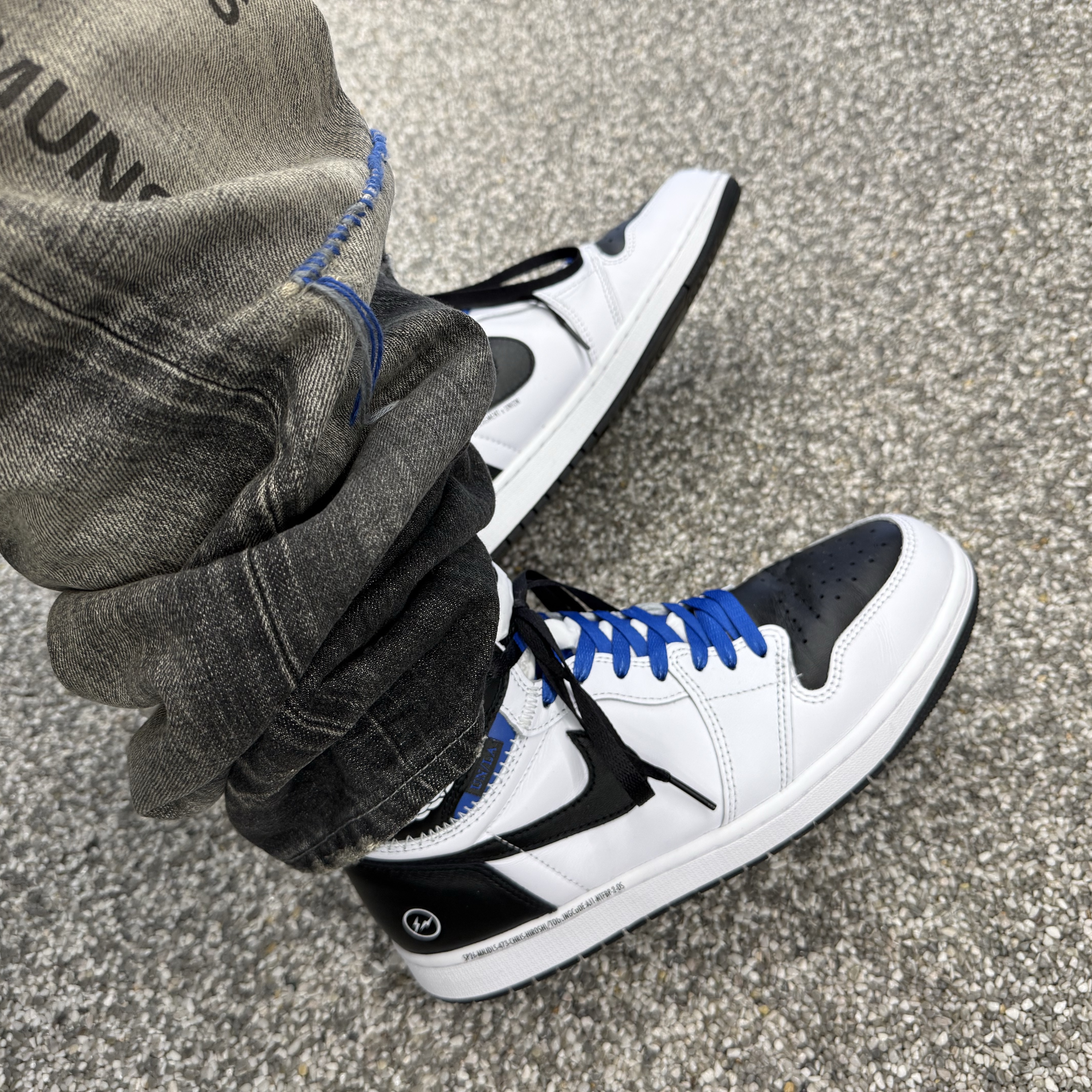 Jordan 1 x Fragment x Union LA High OG SP White Black, Neighborhood x Yohji Yamamoto Savage Denim DP Basic Pants Black 착용 스타일 - 6