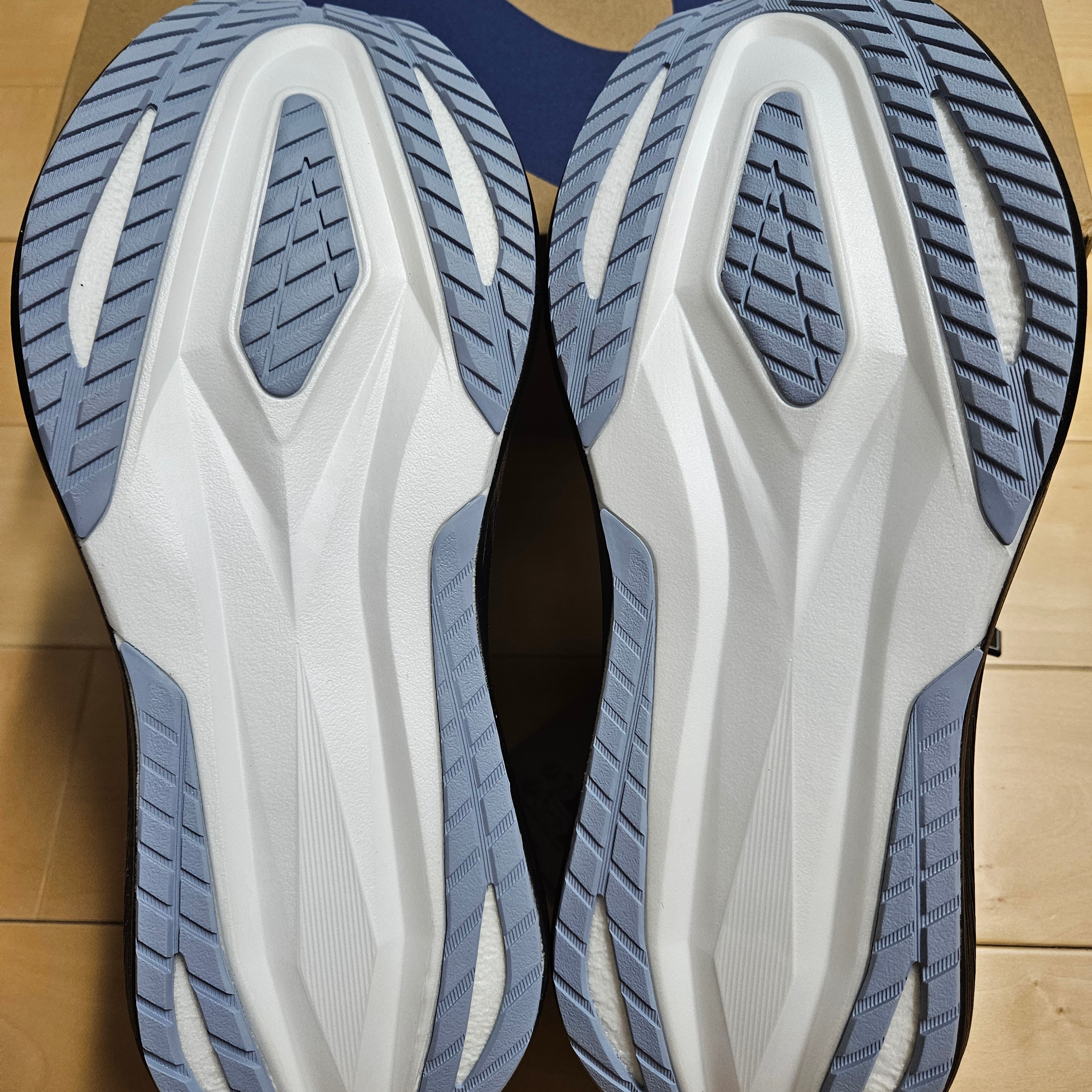 Asics Megablast Black White 착용 스타일 - 5