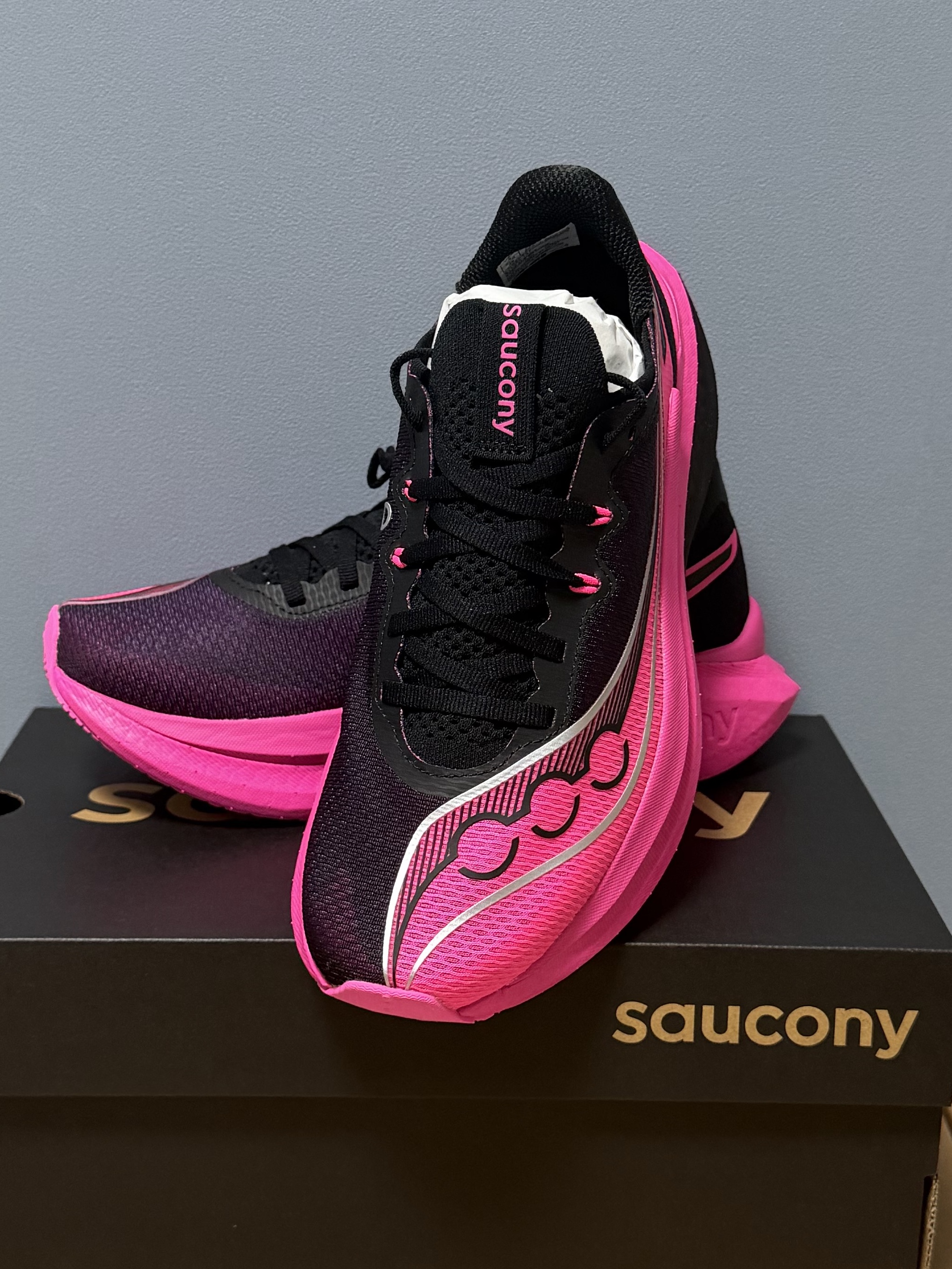 Saucony Endorphin Pro 5 White Black 착용 스타일 - 7