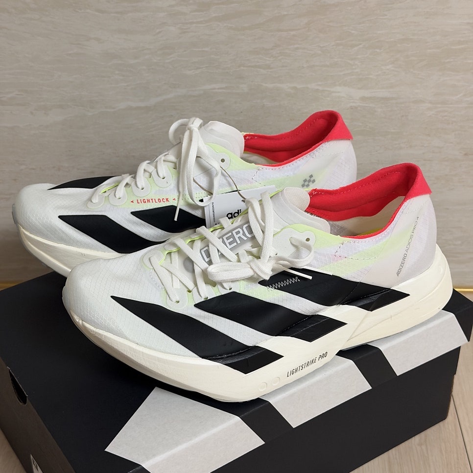 Adidas Adizero Adios Pro 4 Cloud White Core Black 착용 스타일
