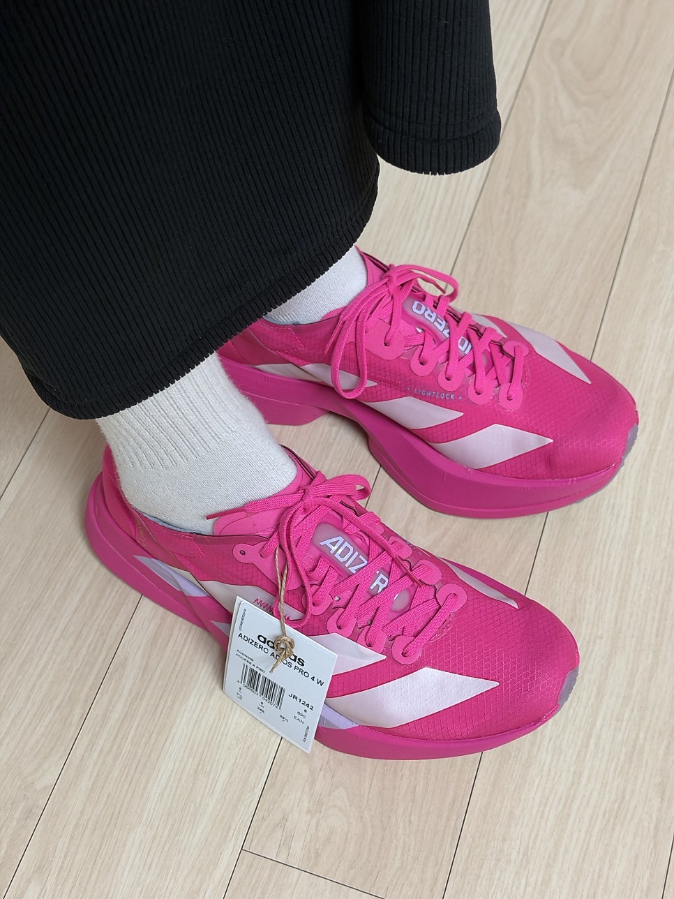 (W) Adidas Adizero Adios Pro 4 Shock Pink Zero Metalic 착용 스타일 - 3