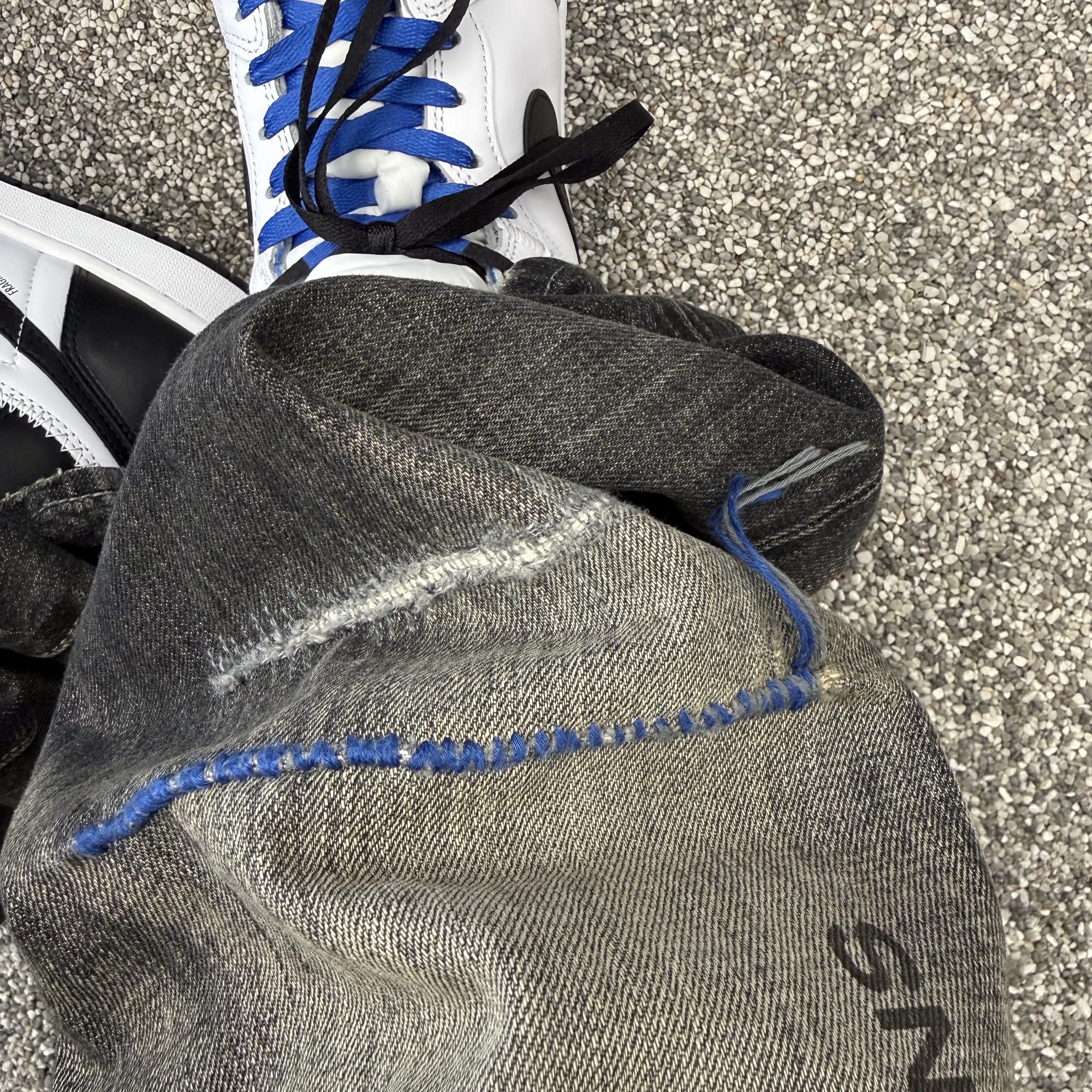 Jordan 1 x Fragment x Union LA High OG SP White Black, Neighborhood x Yohji Yamamoto Savage Denim DP Basic Pants Black 착용 스타일 - 4