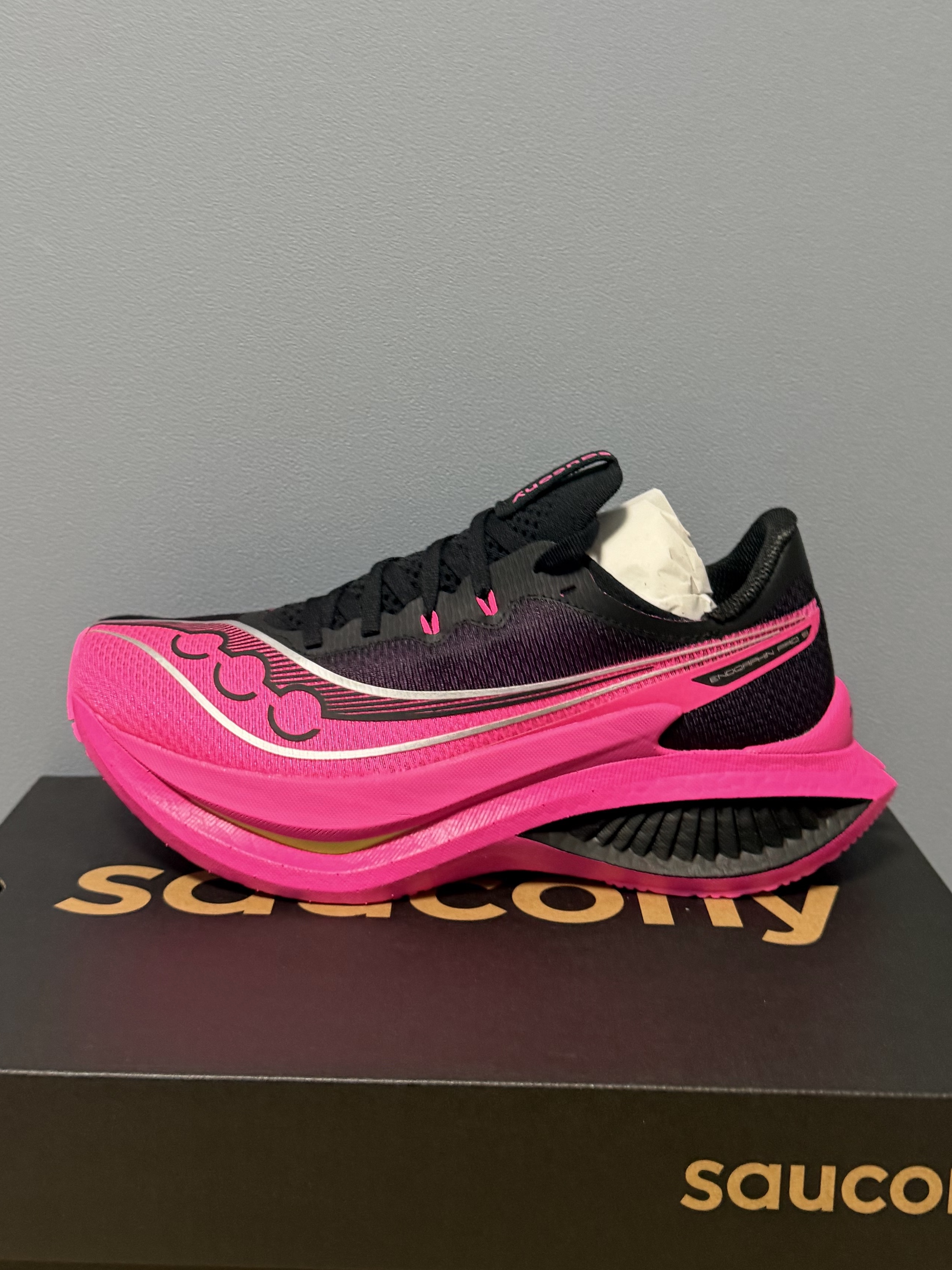 Saucony Endorphin Pro 5 White Black 착용 스타일 - 6