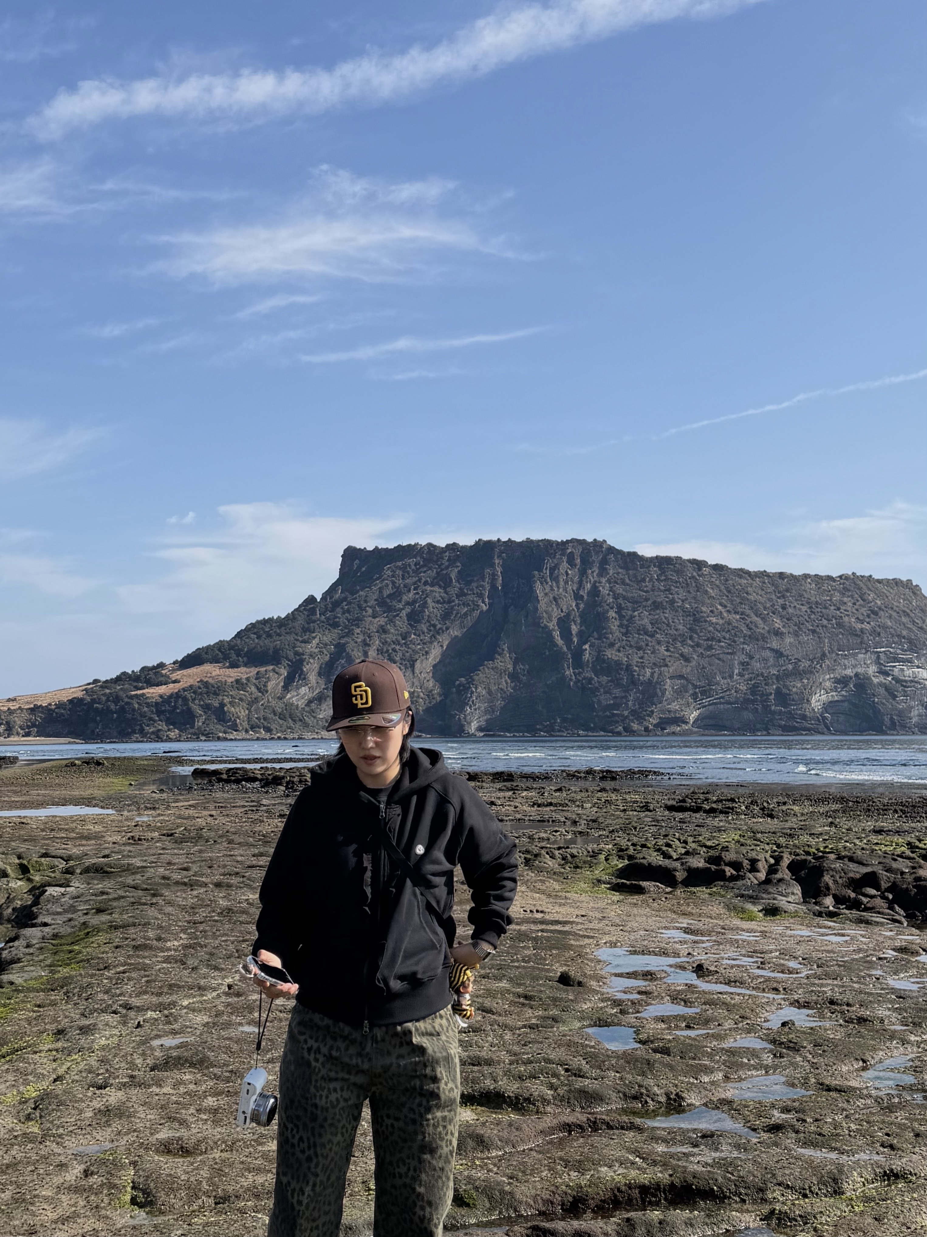 ersco Leopard Baggy Trousers Khaki, Monchhichi COLORS Keychain Yellow 착용 스타일 - 5