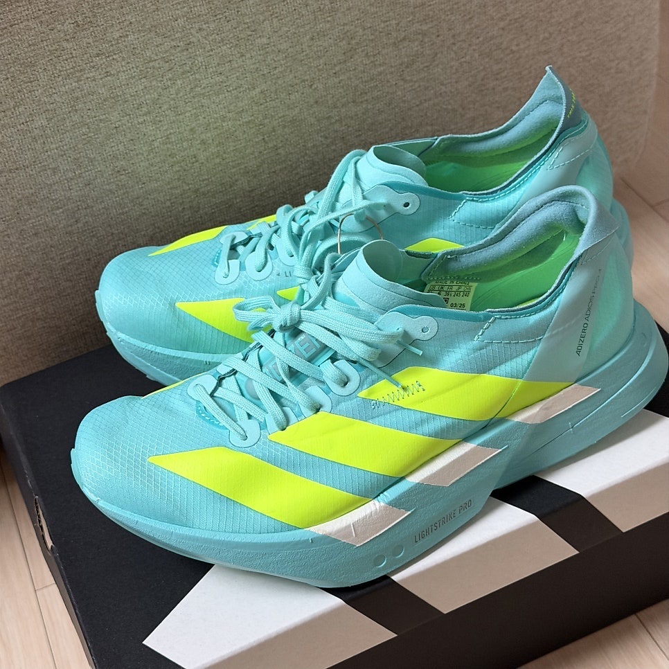 Adidas Adizero Adios Pro 4 Flash Aqua Lucid Lemon 착용 스타일
