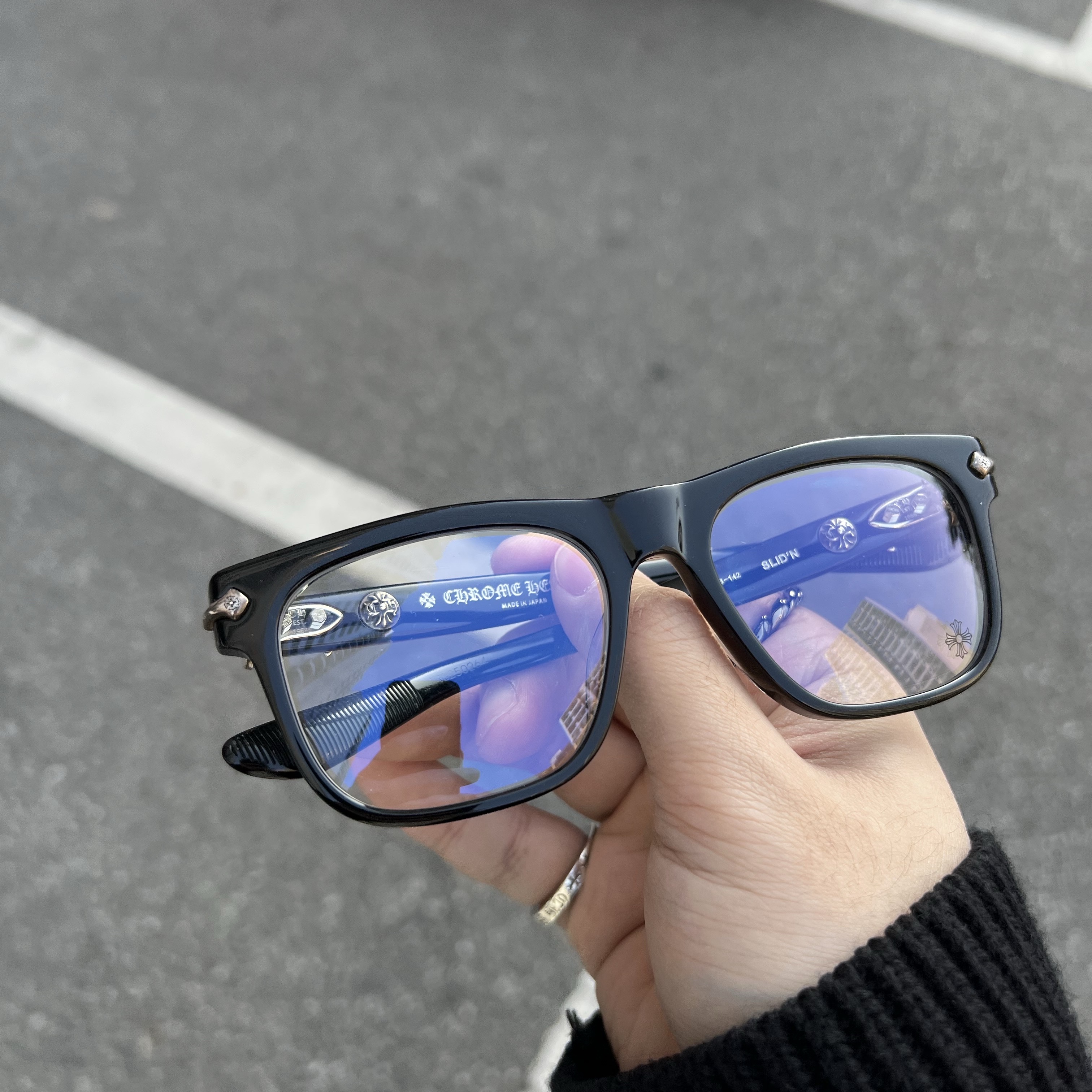 Chrome Hearts Slid'n Black 착용 스타일 - 1