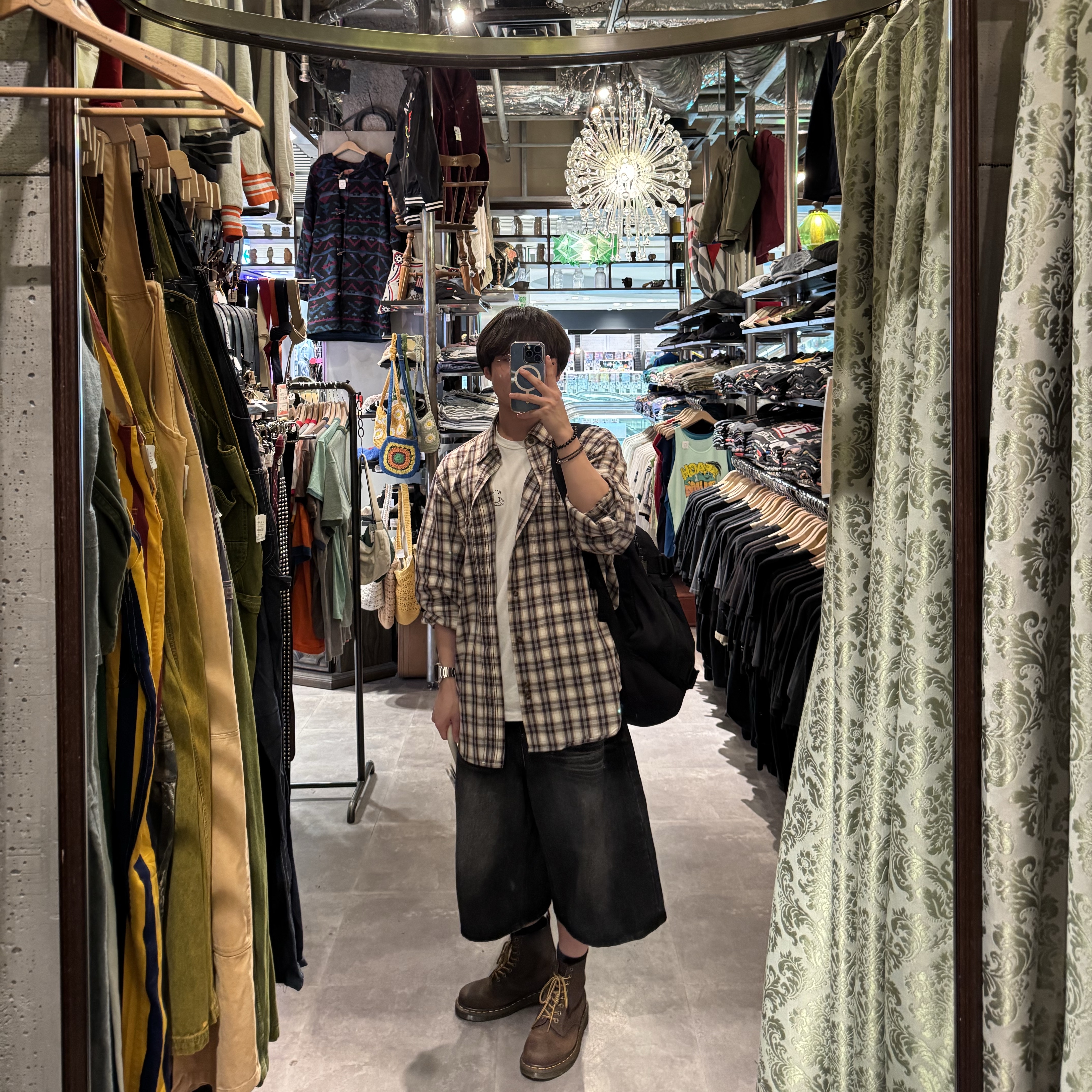 Dr. Martens 1460 Crazy Horse Brown 착용 스타일 - 2