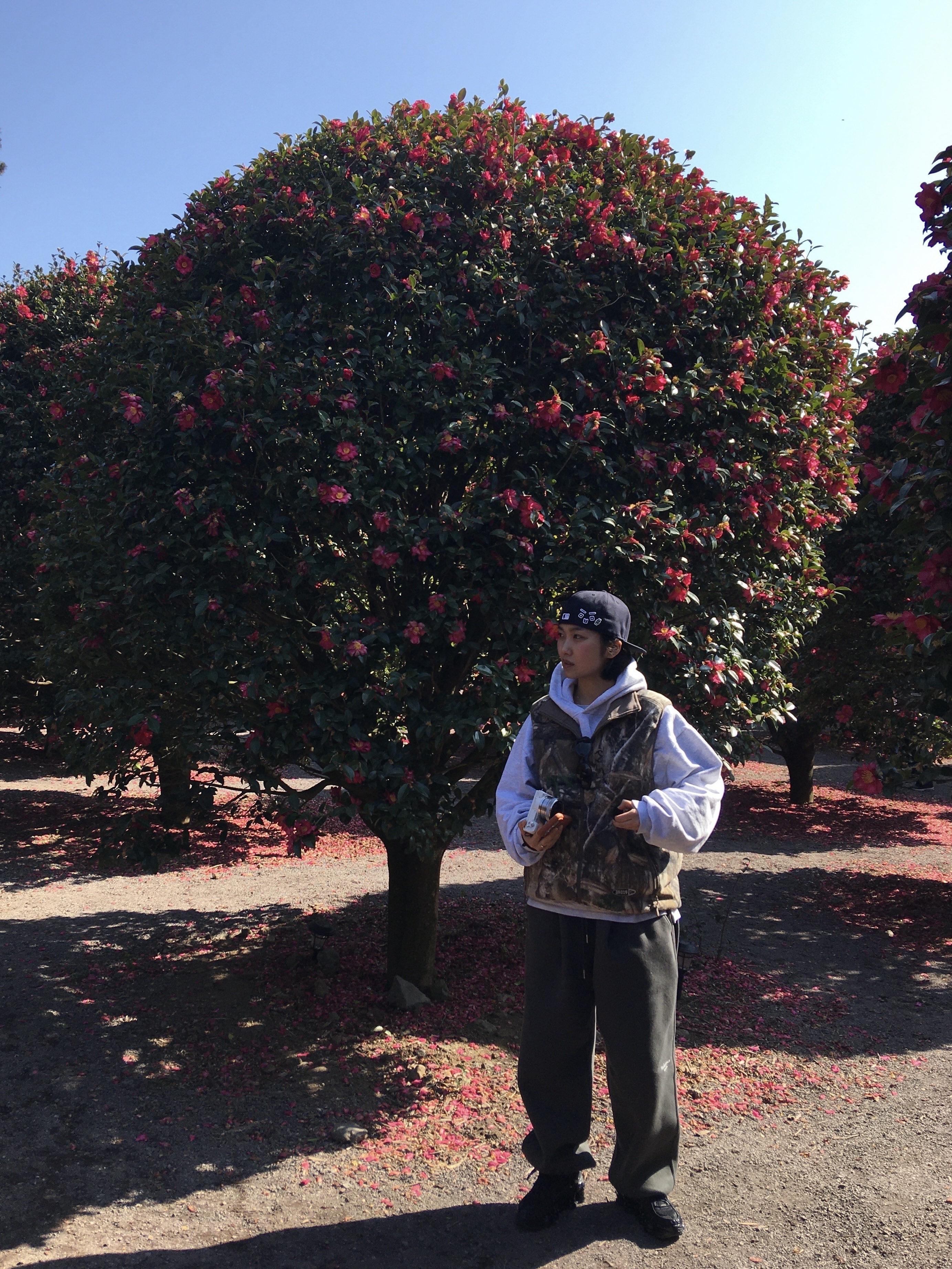 ersco Leopard Baggy Trousers Khaki, Monchhichi COLORS Keychain Yellow 착용 스타일 - 3