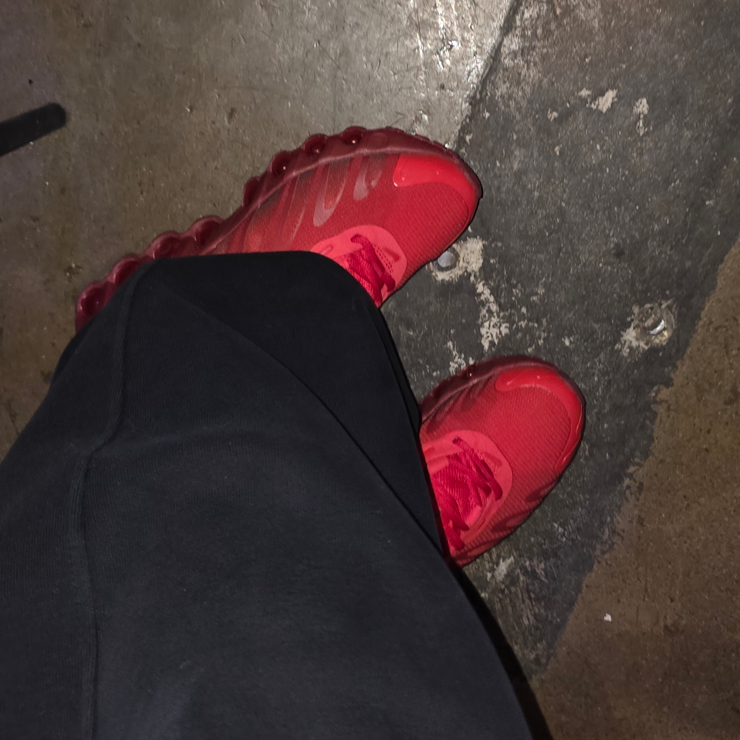 (W) Nike Air Max Dn8 University Red Tough Red 착용 스타일