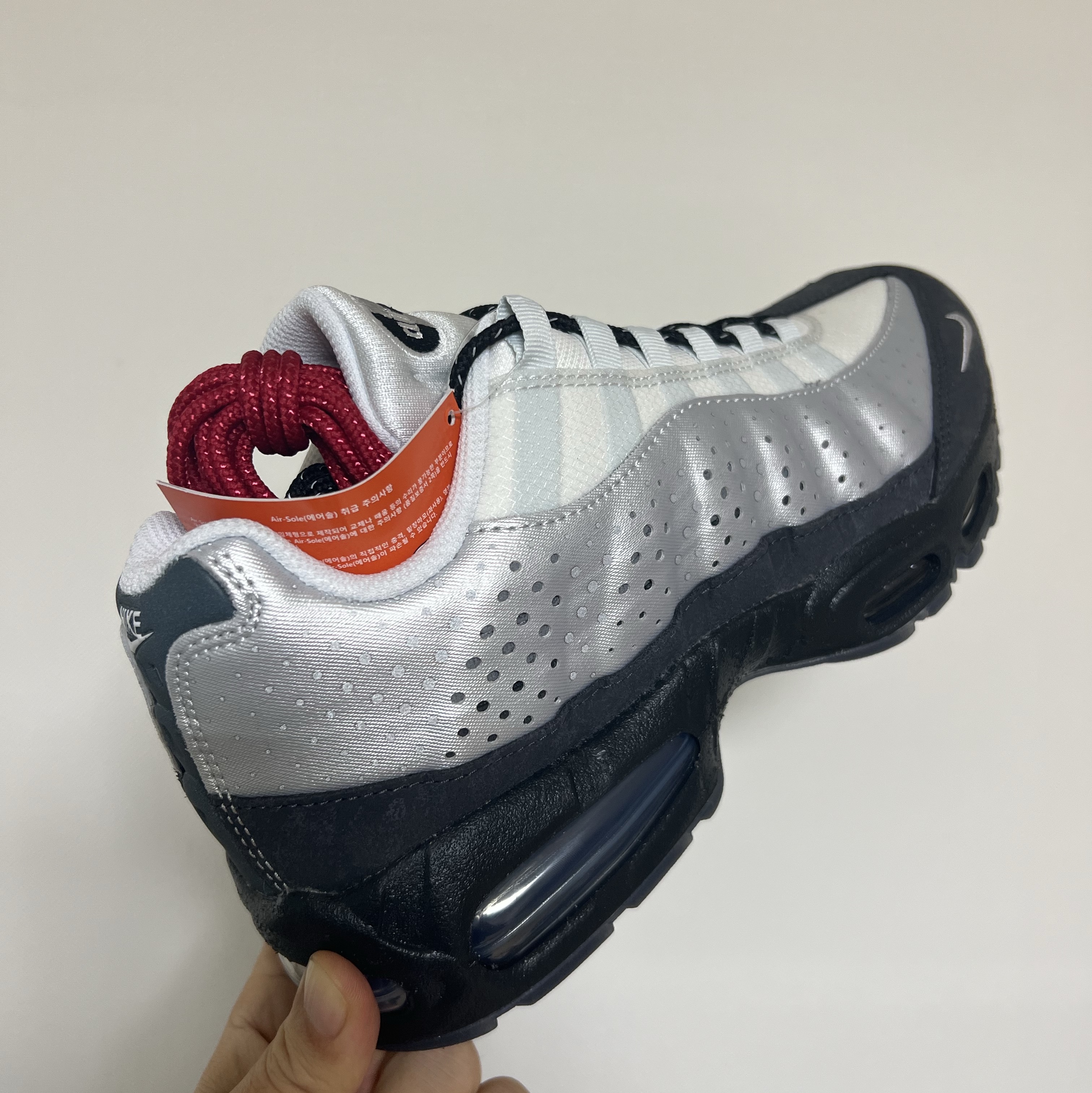 Nike Air Max 95 Big Bubble Seongsu Photon Dust Metallic Silver 착용 스타일 - 2