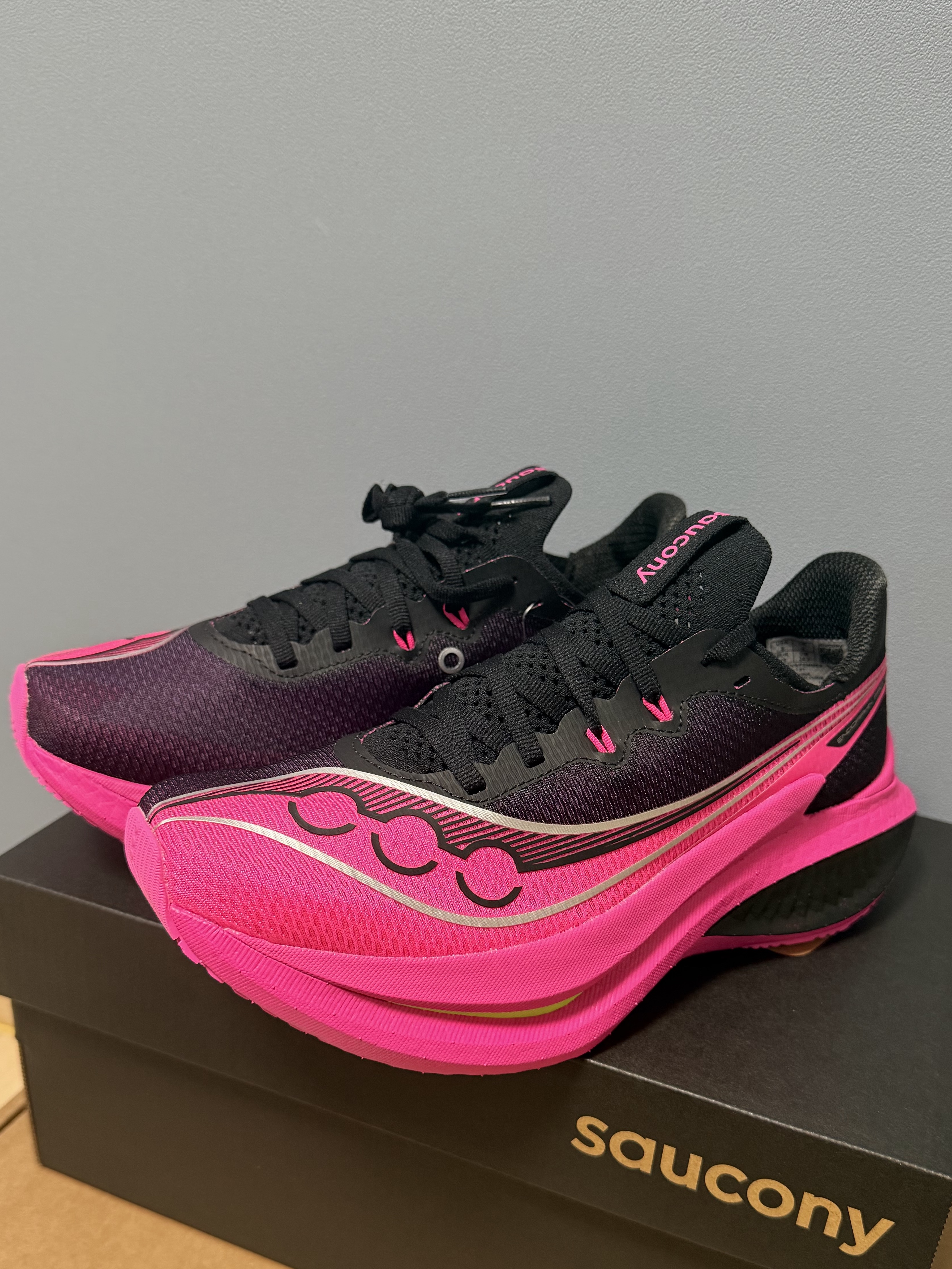 Saucony Endorphin Pro 5 White Black 착용 스타일 - 5