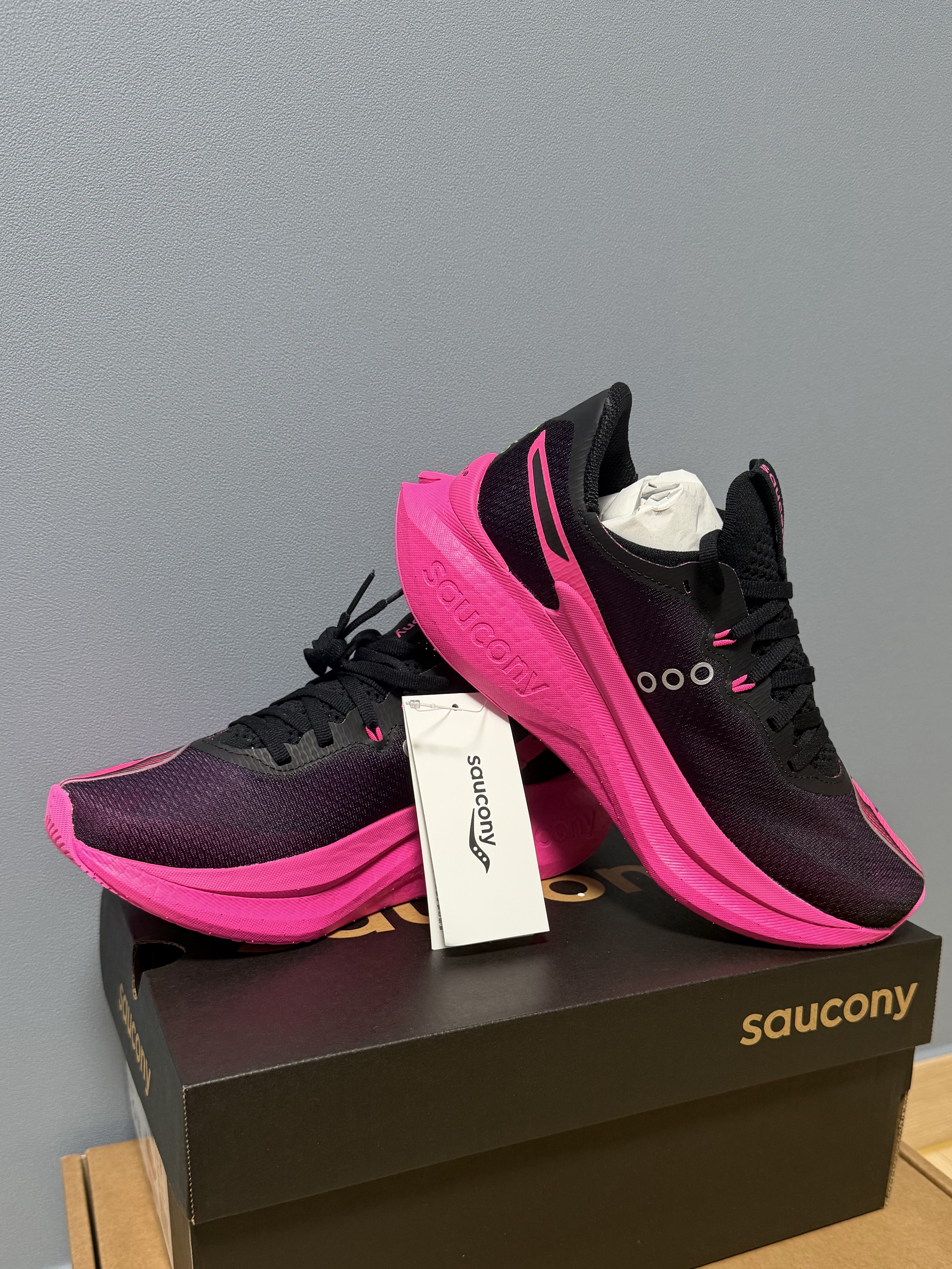 Saucony Endorphin Pro 5 White Black 착용 스타일 - 8