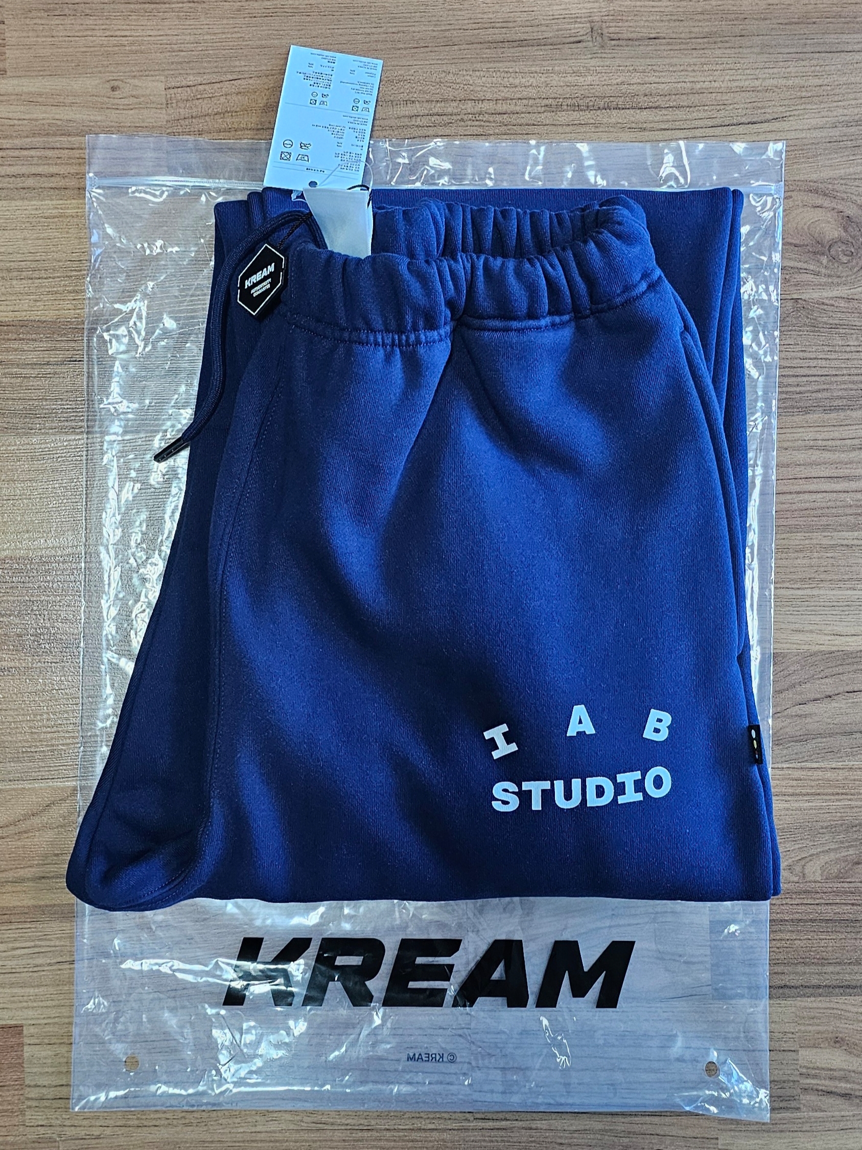 IAB Studio IAB Original Sweatpants Navy 착용 스타일 - 2