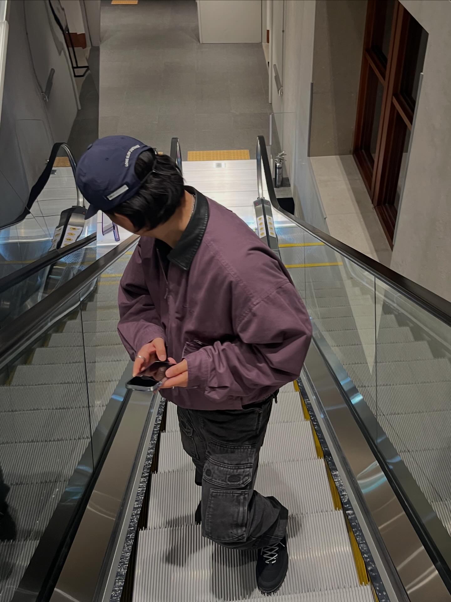 Satisfy Flitesilk 5-Panel Pinch Cap Navy, Supreme Leather Collar Utility Jacket Dusty Purple - 24FW 착용 스타일 - 3