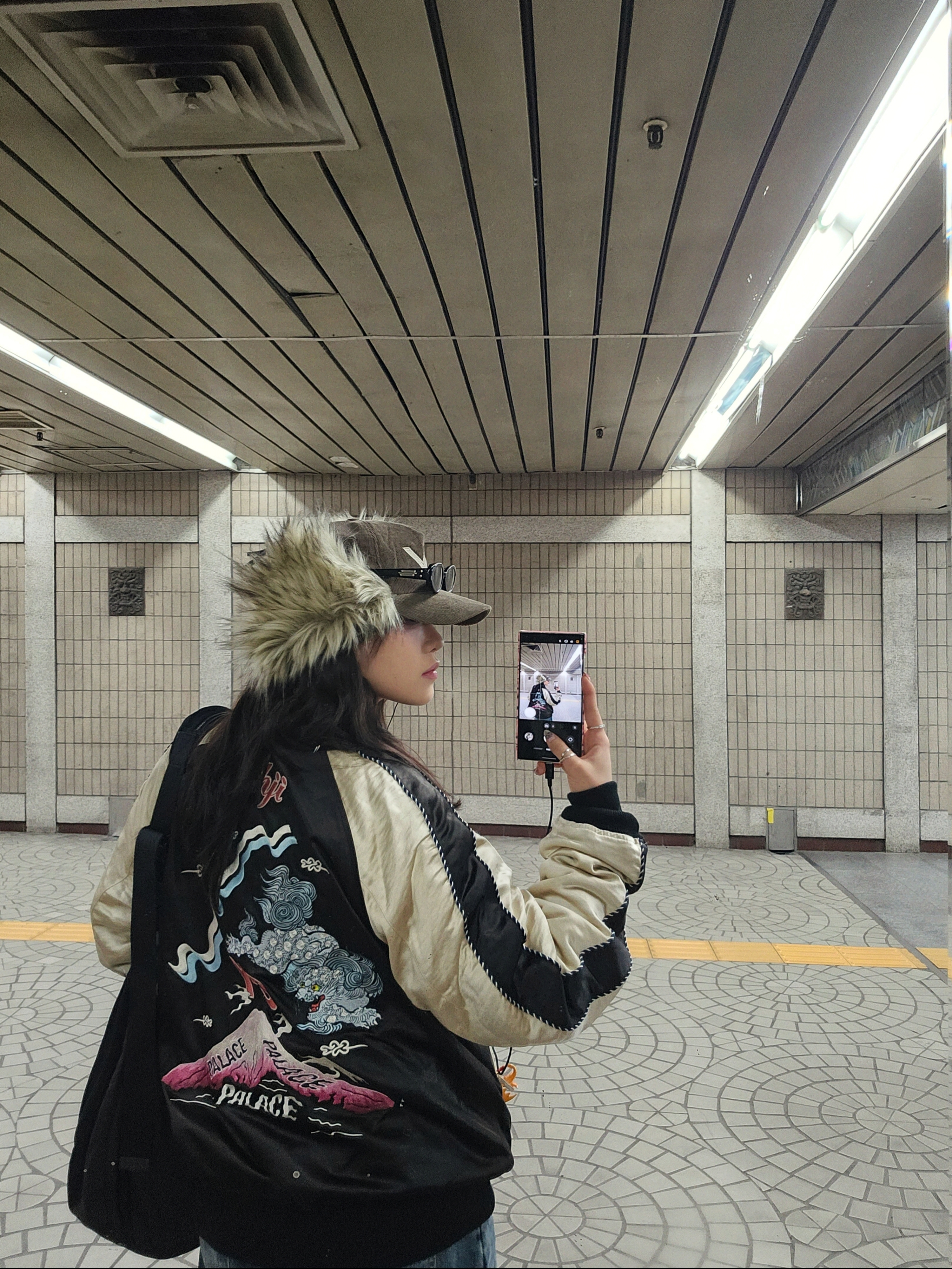 Palace x Y-3 Reversible Souvenir Jacket Navy Cream - 22FW, Open Yy Faux Fur Corduroy Earflap Cap Khaki 착용 스타일 - 2