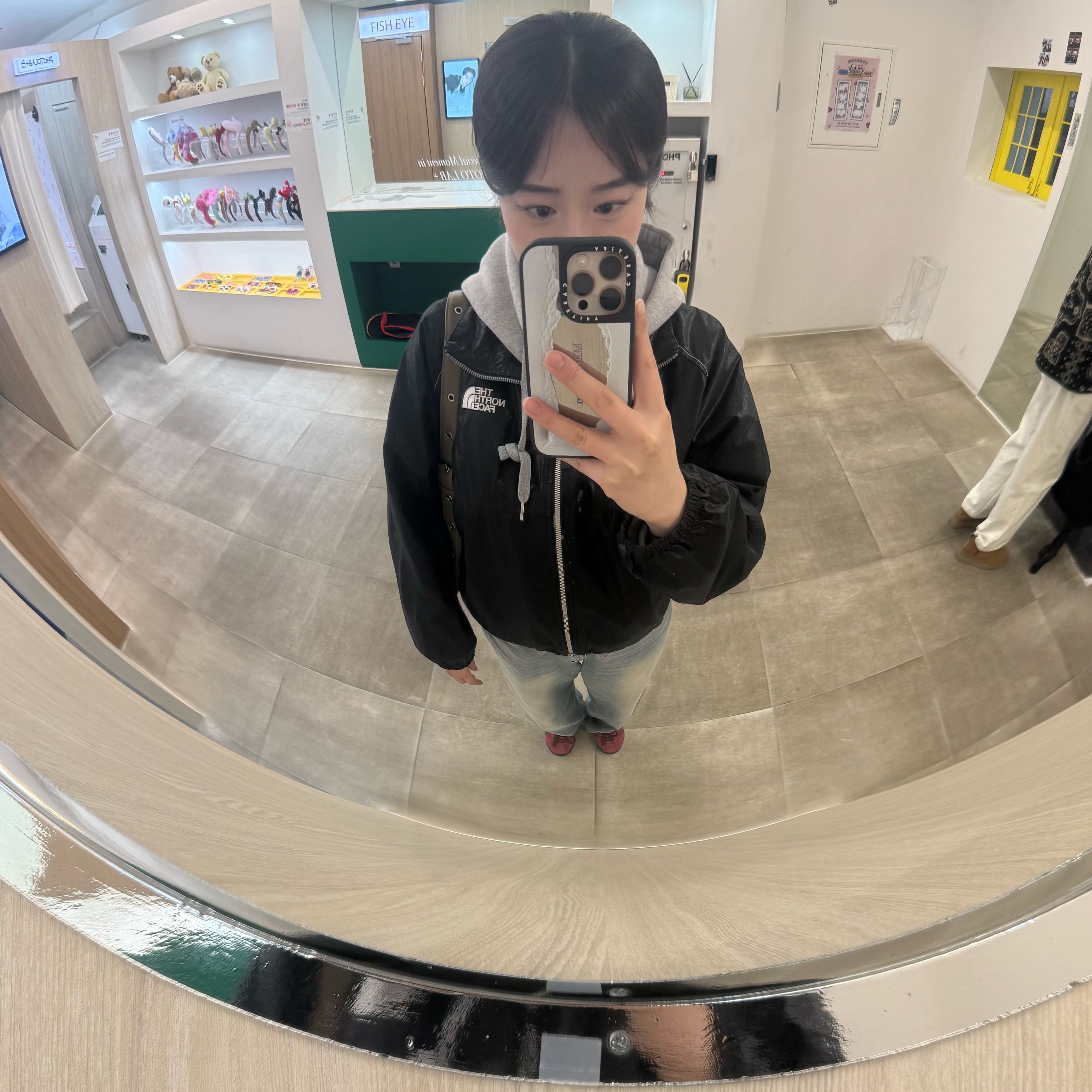 Adidas Tobacco Gruen Collegiate Burgundy, Castify x Matin Kim iPhone Paper Magsafe Compatible Mirror Case Silver Mirror Black Bumper 착용 스타일