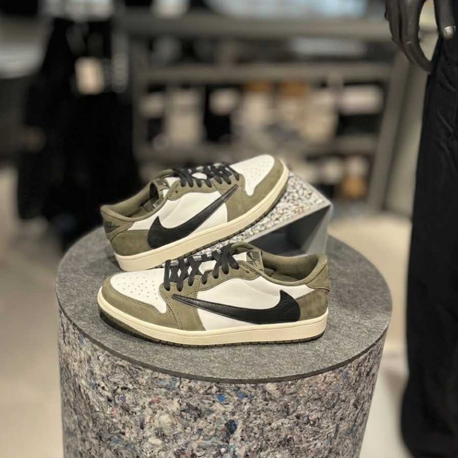 Jordan 1 Retro Low OG Medium Olive and Summit White ์ฐฉ์ฉ ์คํ์ผ - 1