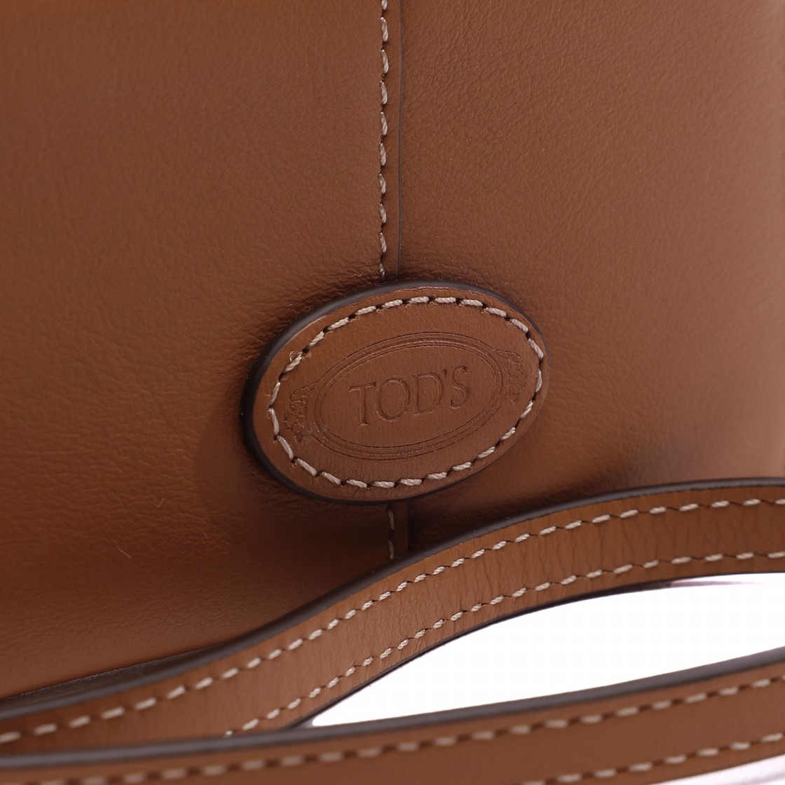 [25% 쿠폰] 토즈 레더 뱃지 홀더 브라운([25% 쿠폰] Tod's Badge Holder in Leather Brown) - 4